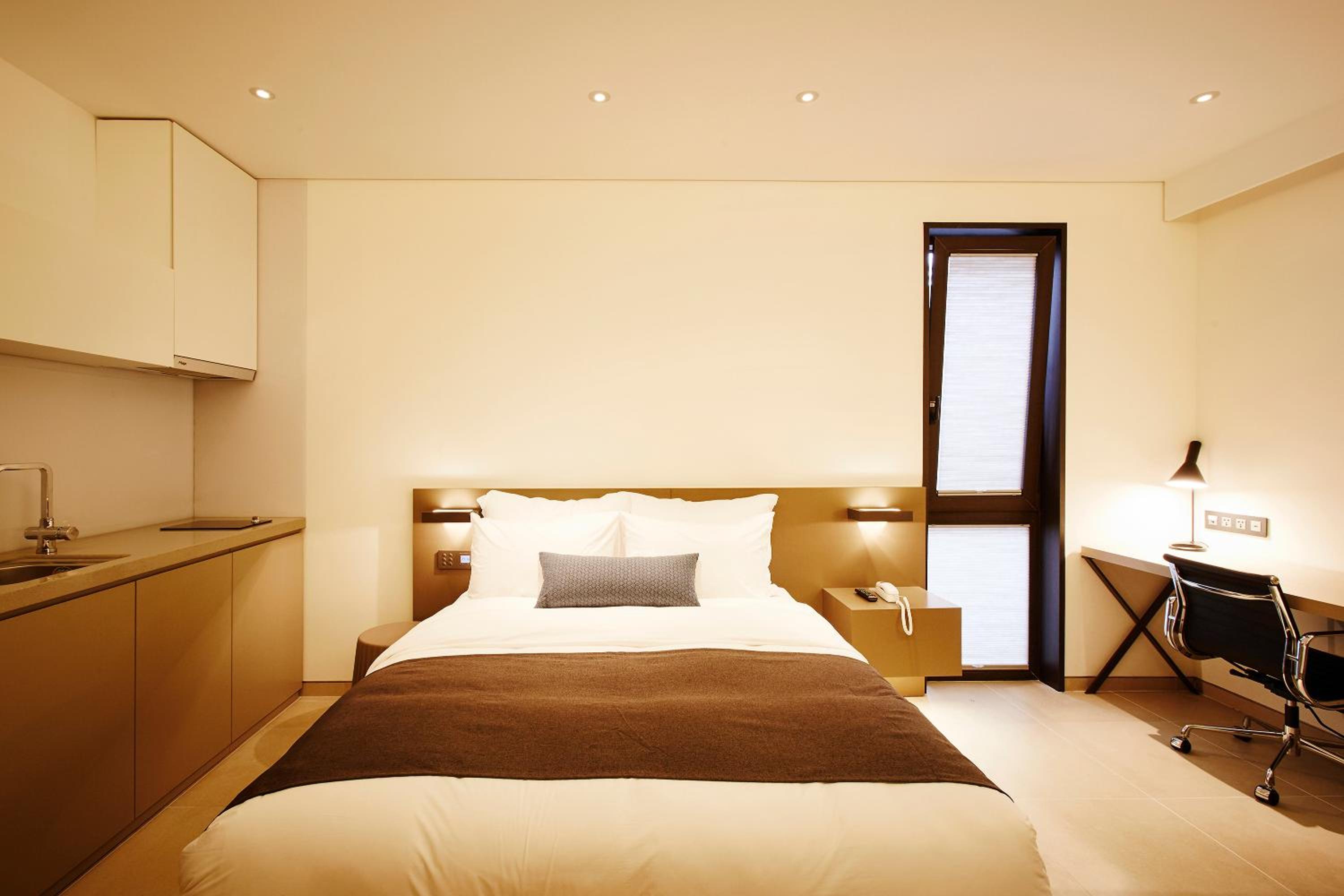 Superior Private Room with Shower and Kitchenette photo 3