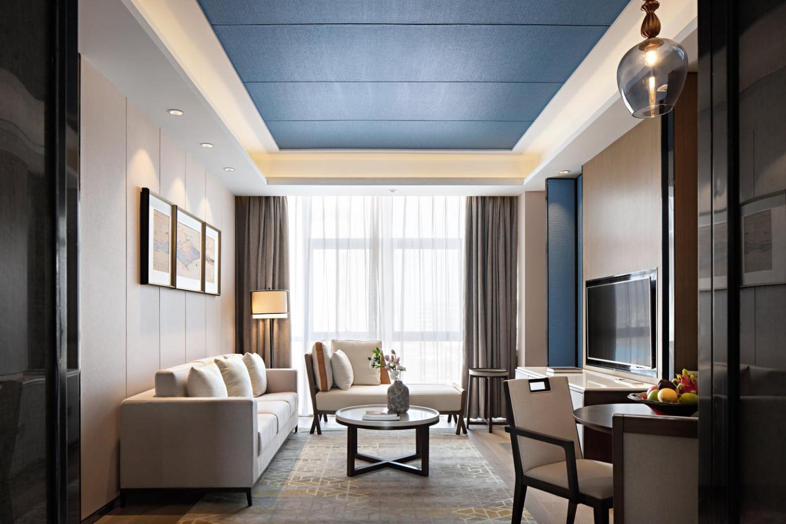 Business Suite Room
