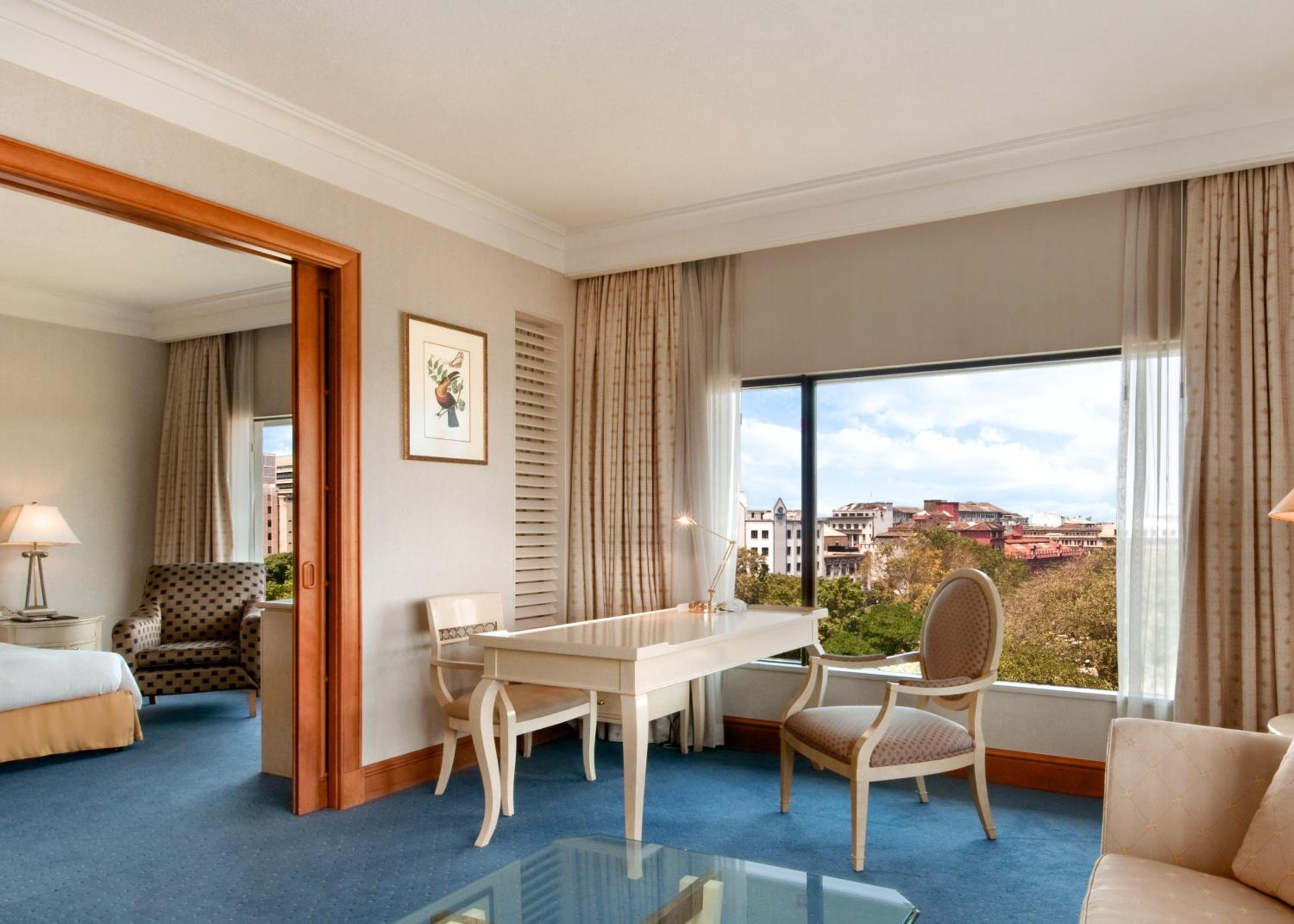 Corner King Suite photo 3