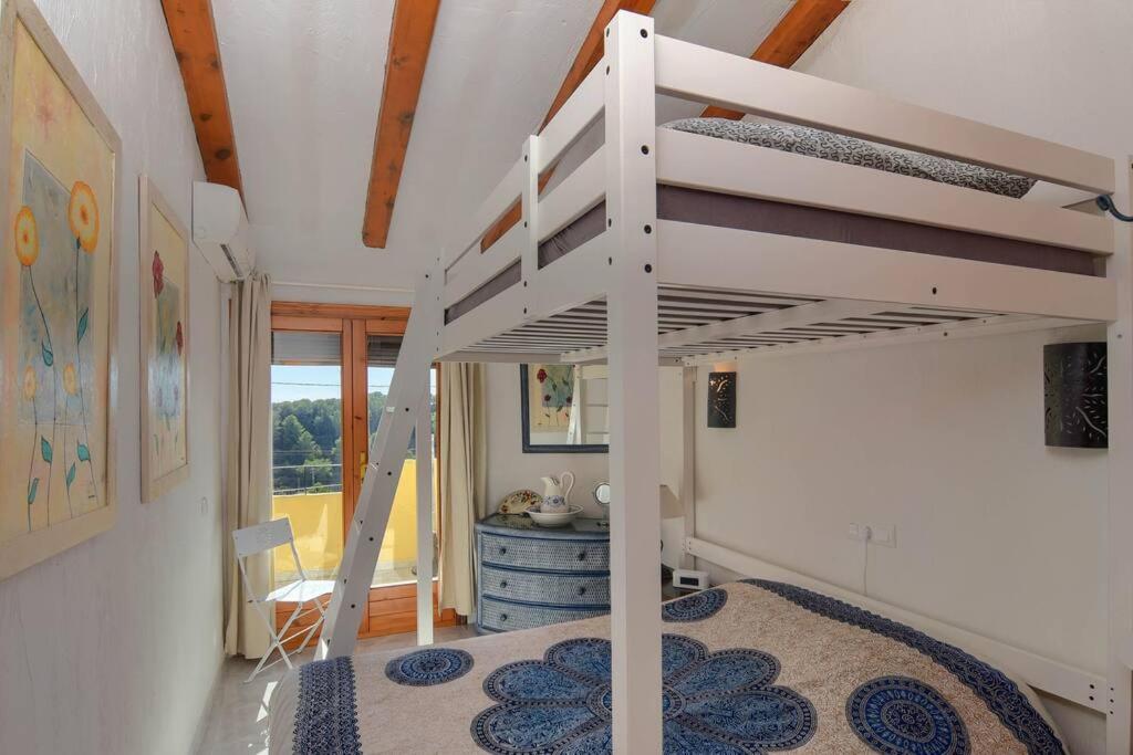 Three-Bedroom House photo 3