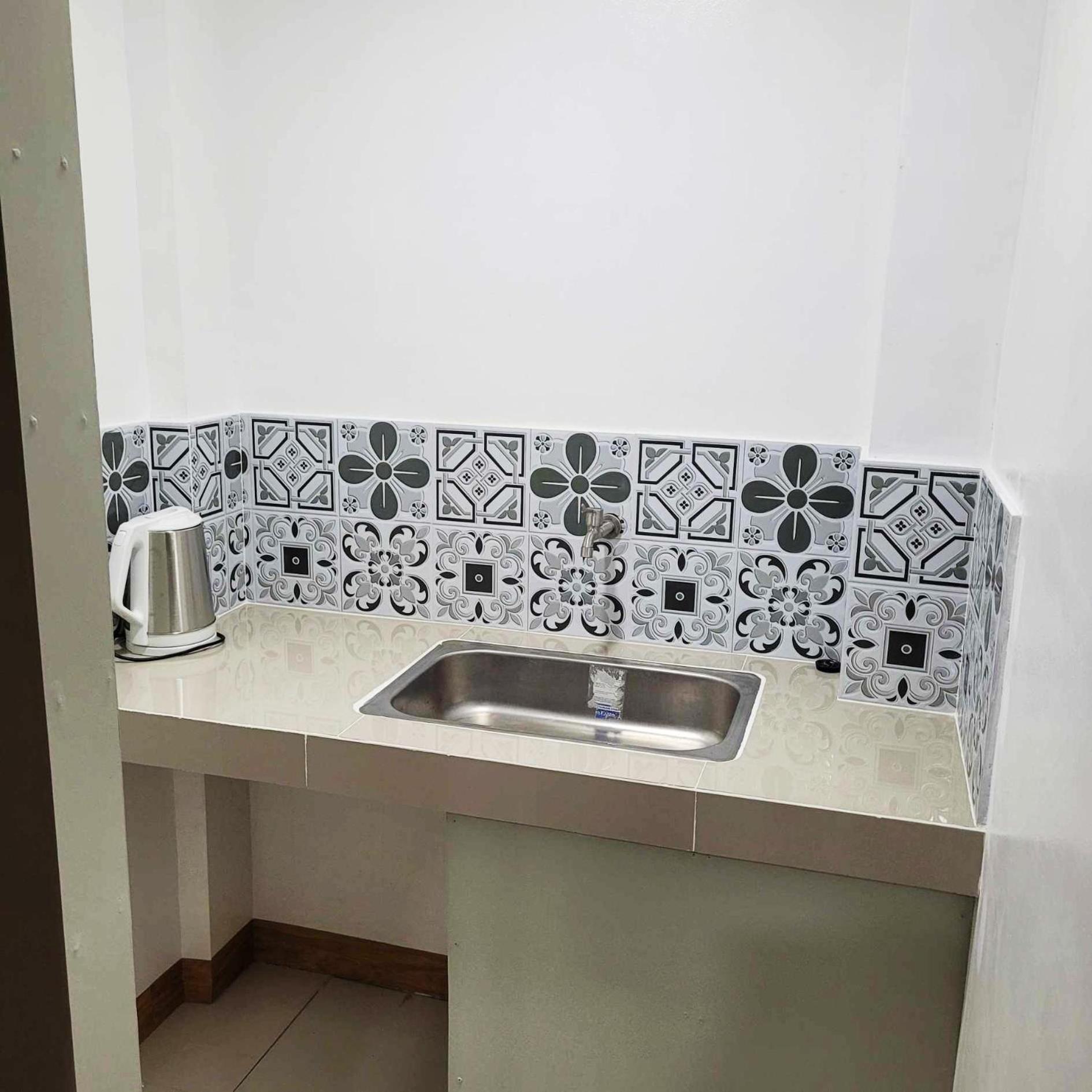 Family Room with Private Bathroom - Photo 4
