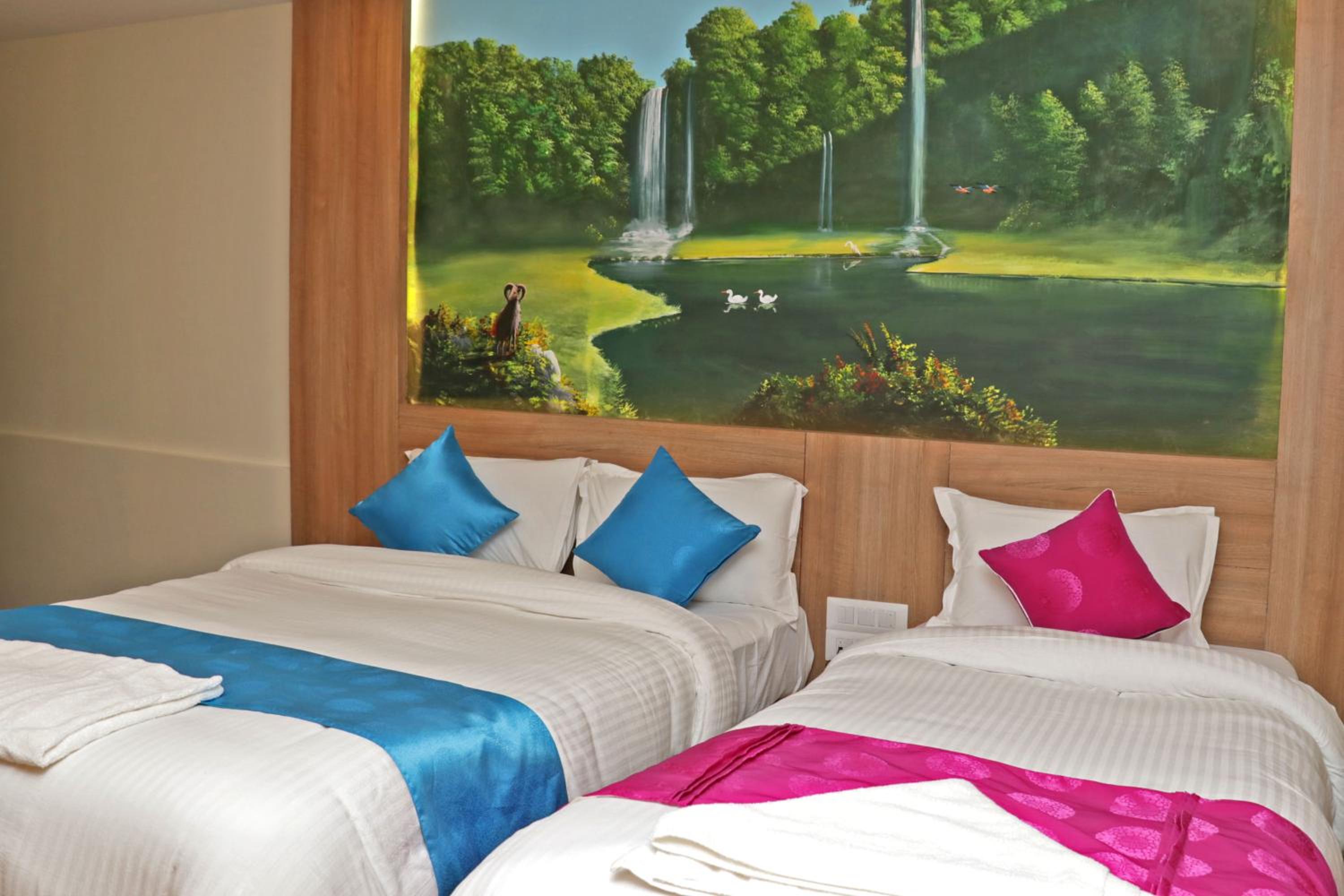 Deluxe Double or Twin Room - Photo 18