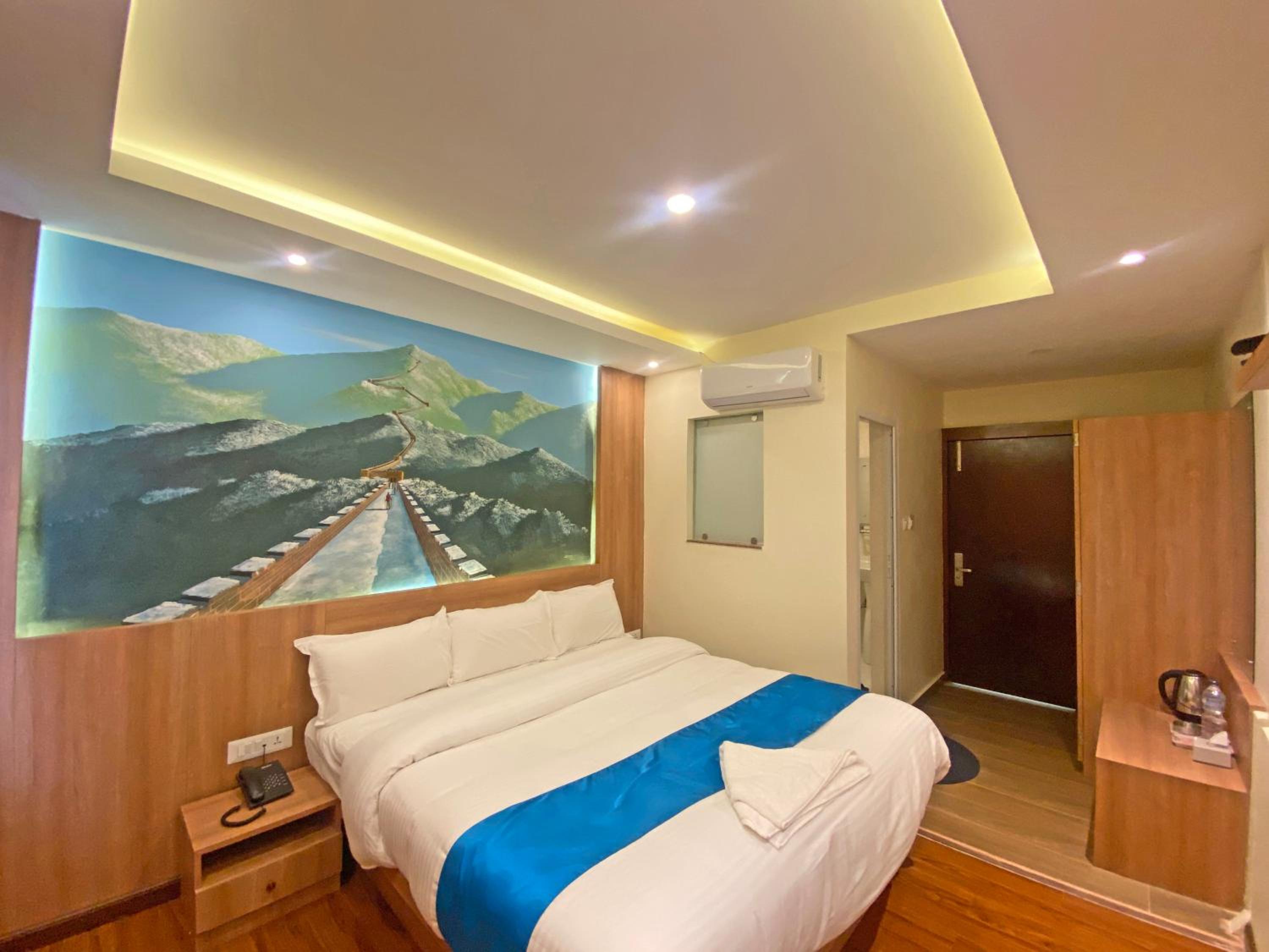 Deluxe Double Room - Photo 21