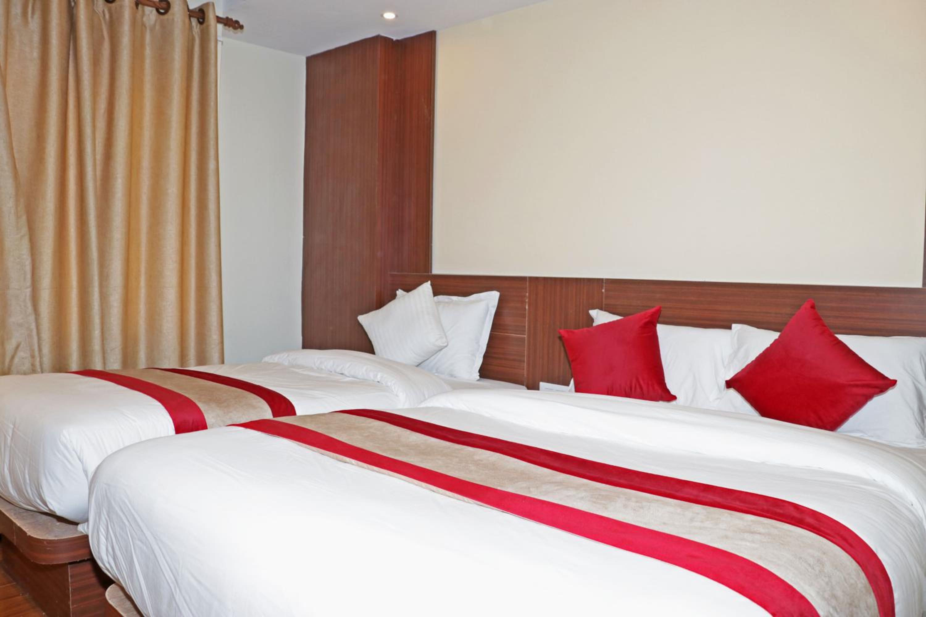 Deluxe Double or Twin Room - Photo 16