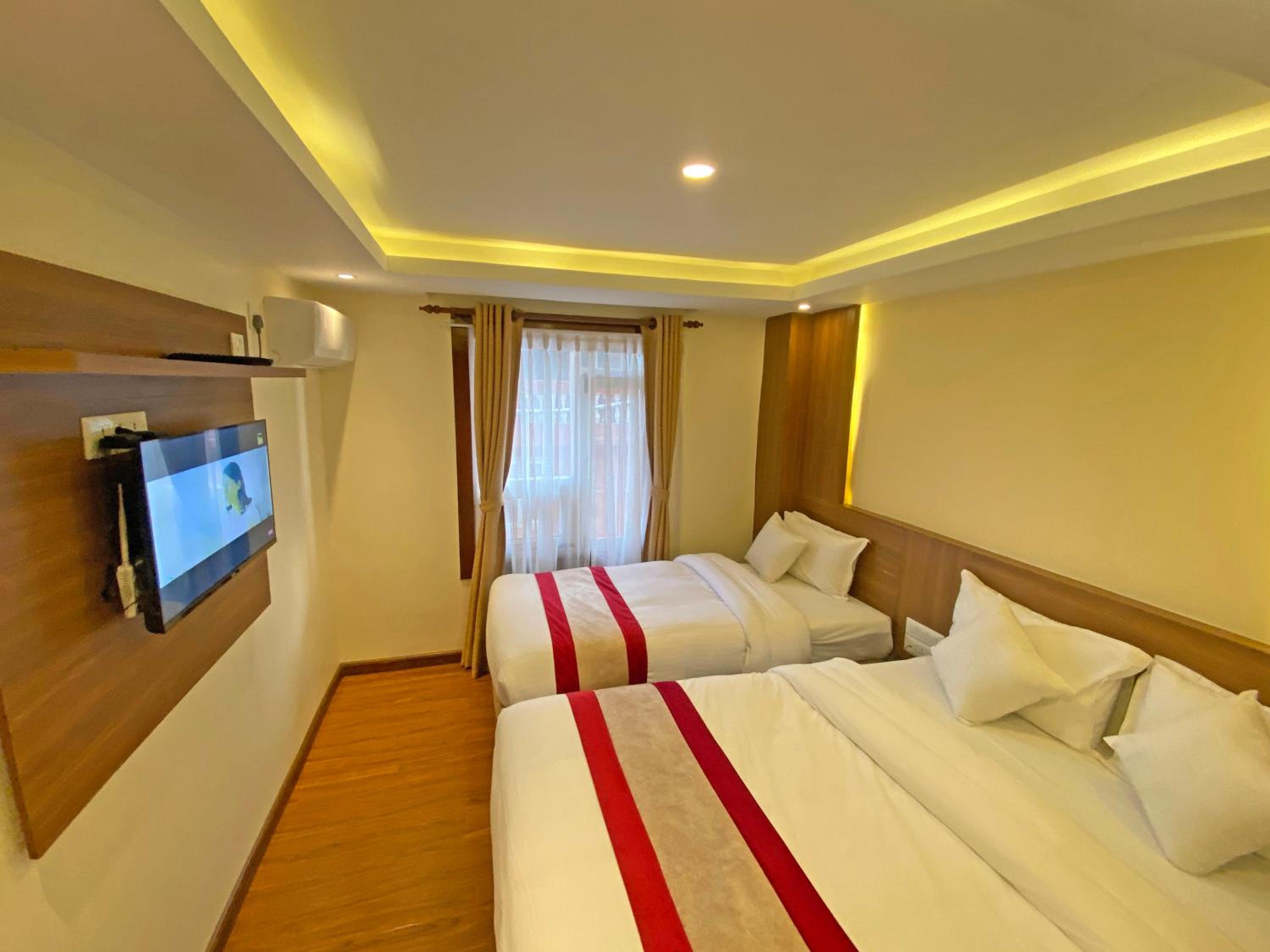 Deluxe Double or Twin Room - Photo 12