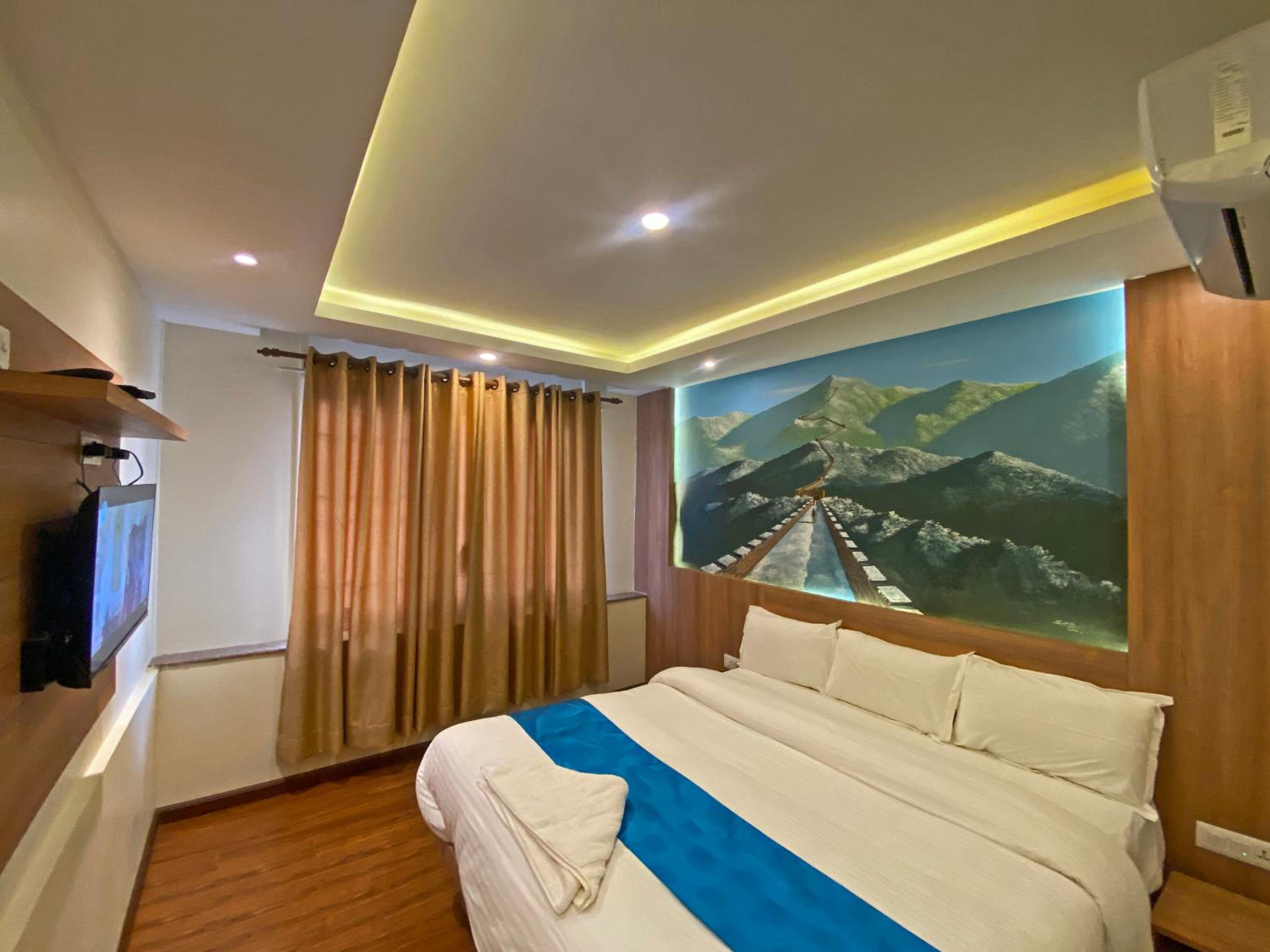 Deluxe Double Room - Photo 17