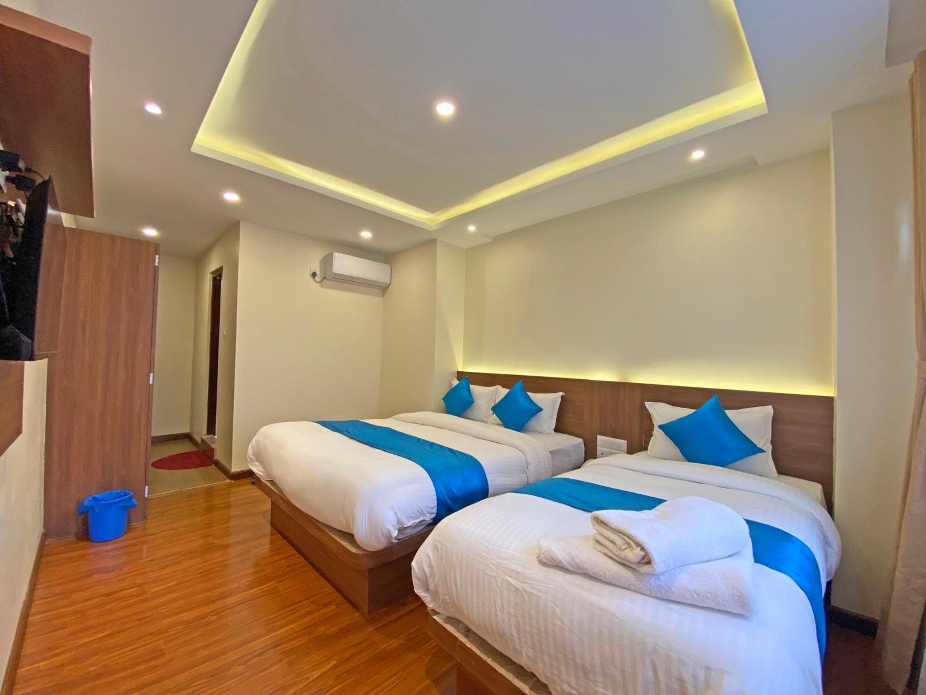 Deluxe Double or Twin Room - Photo 11