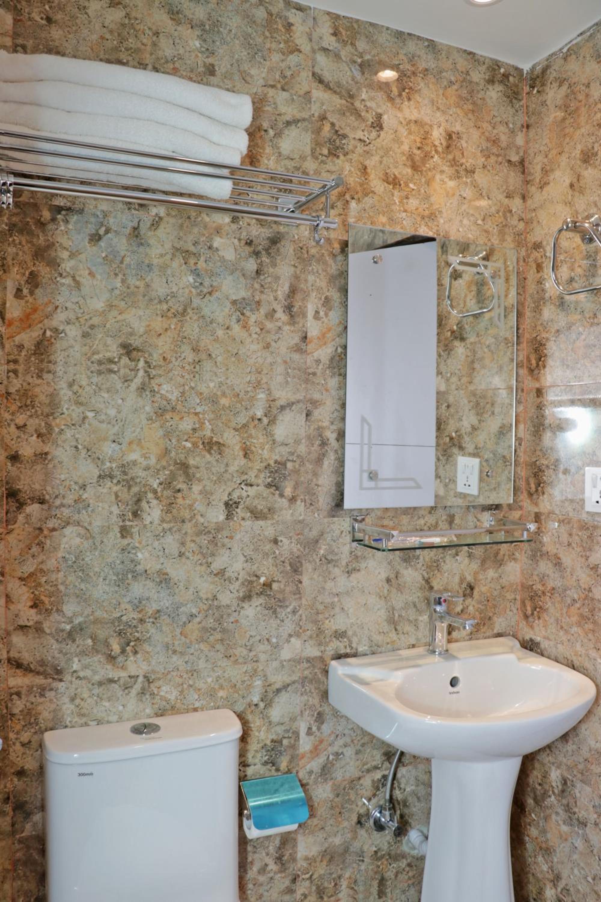 Deluxe Double Room - Photo 16