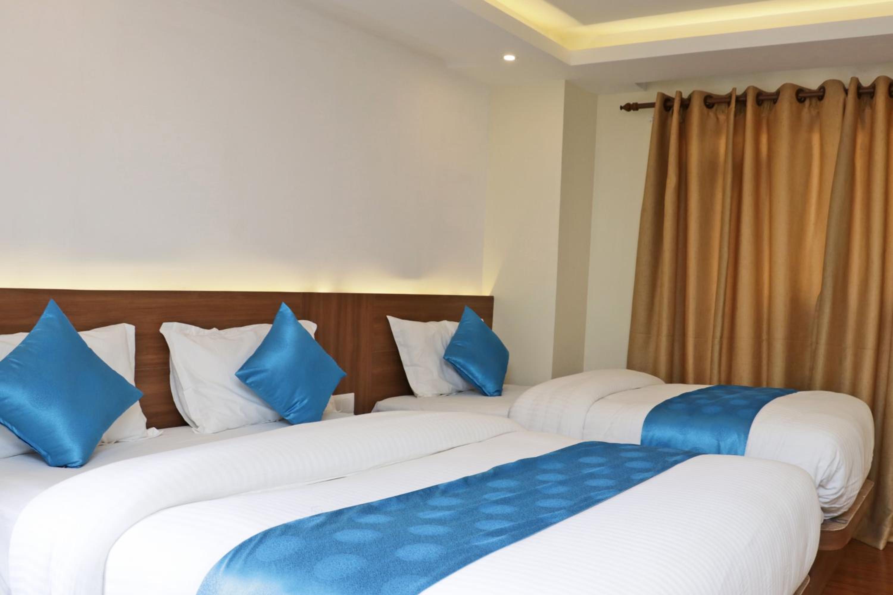 Deluxe Double or Twin Room - Photo 6