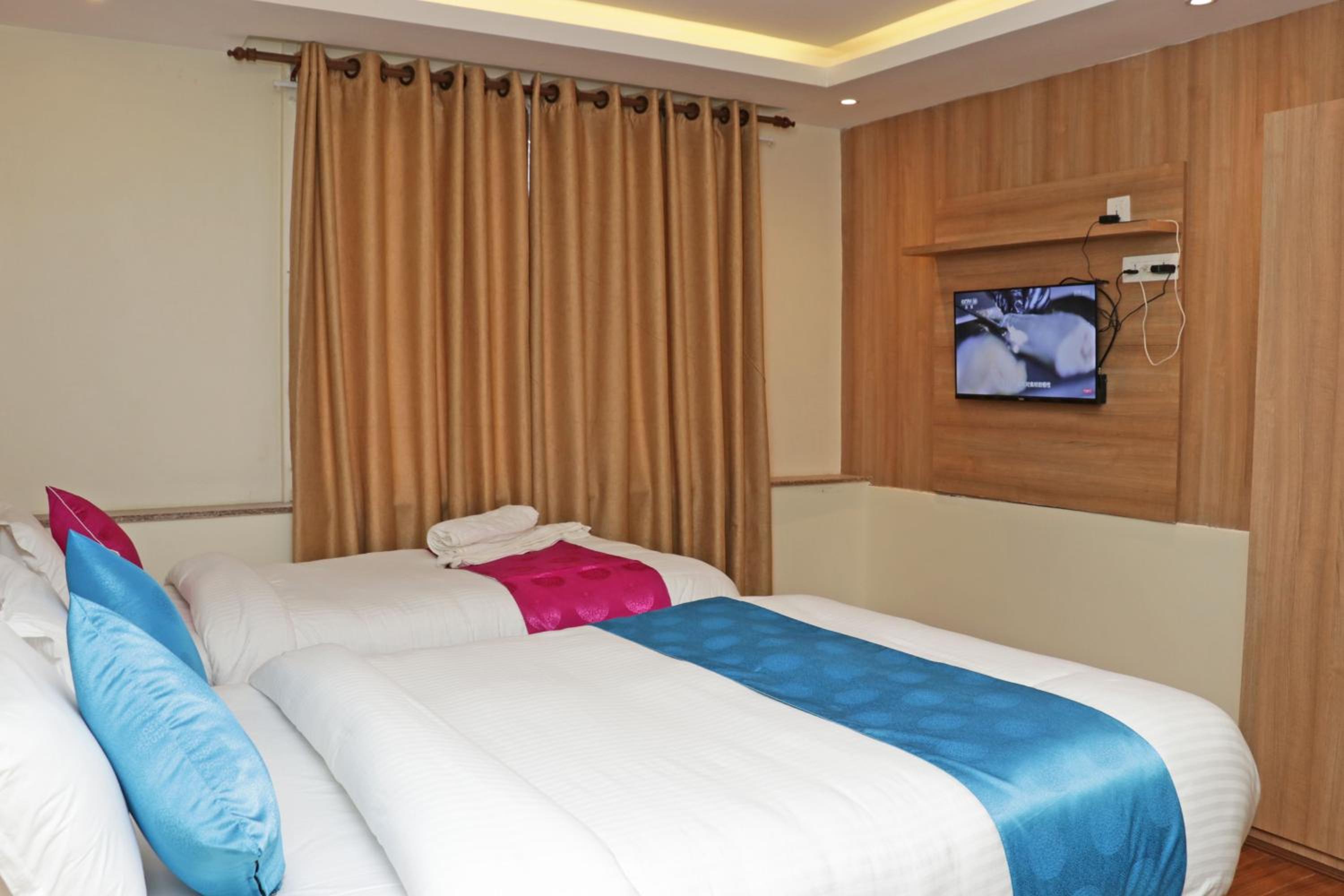 Deluxe Double or Twin Room - Photo 5