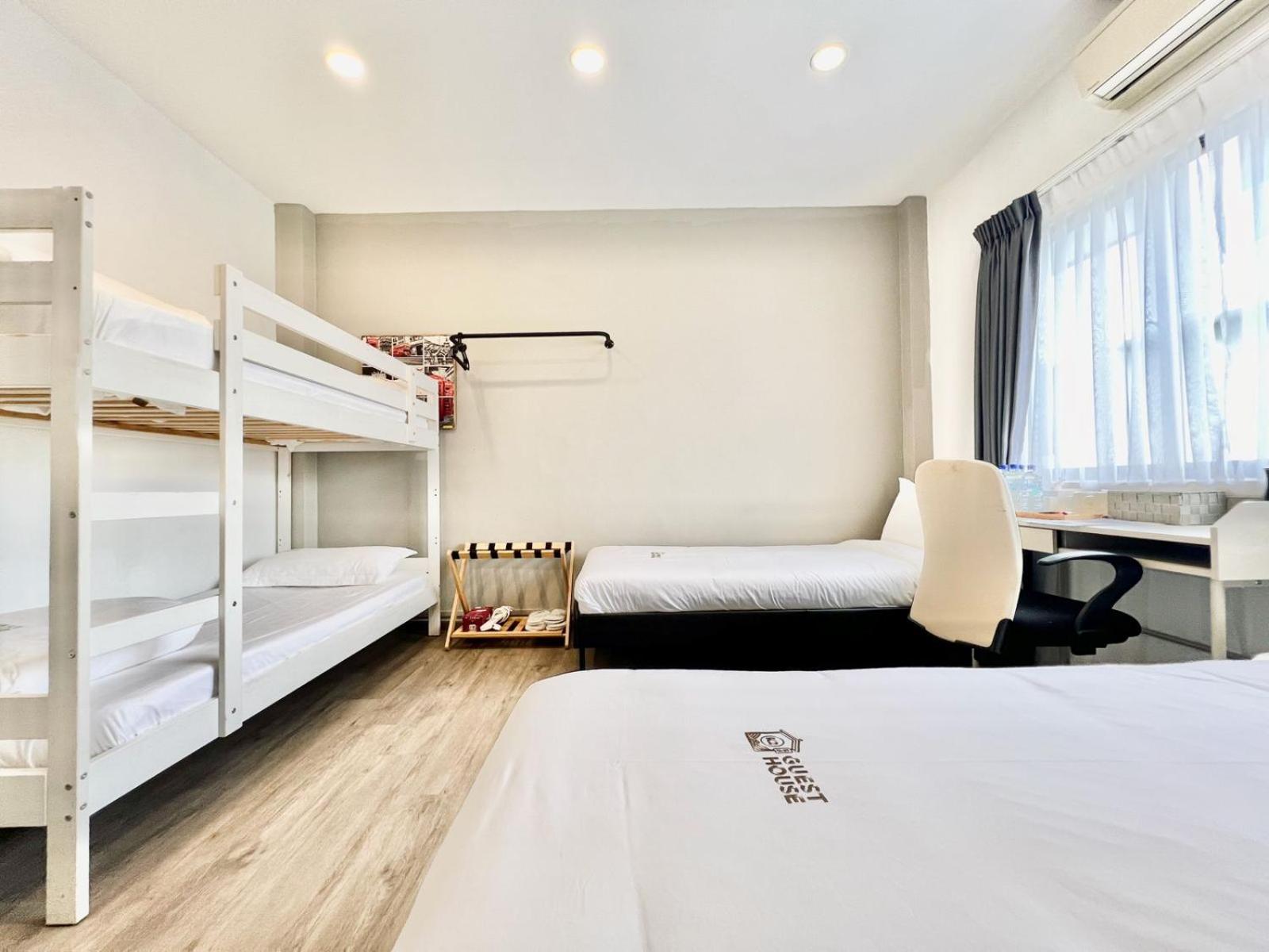 Triple Room with Common Bathroom photo 1