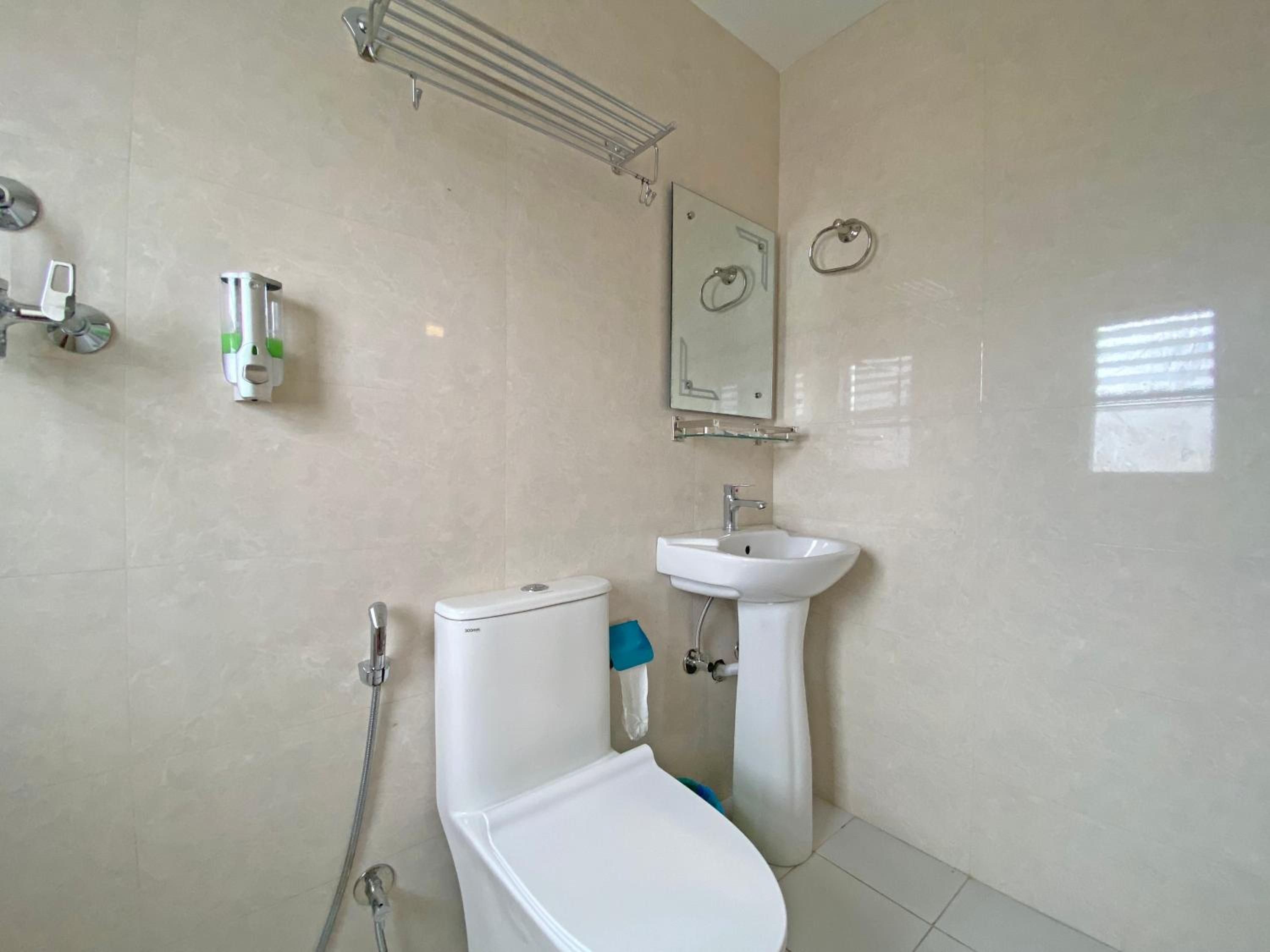Standard Double Room - Photo 8