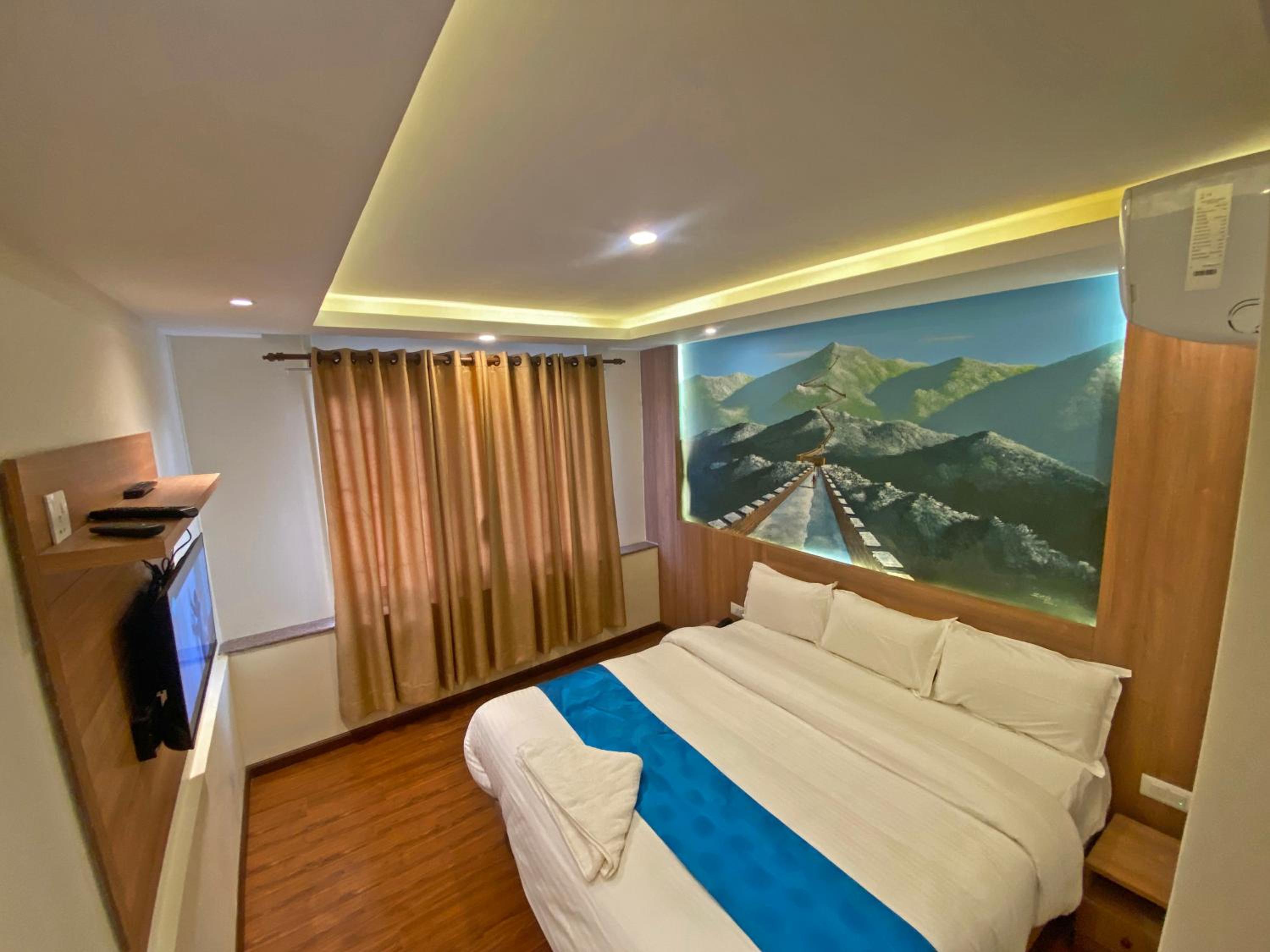 Deluxe Double Room - Photo 11