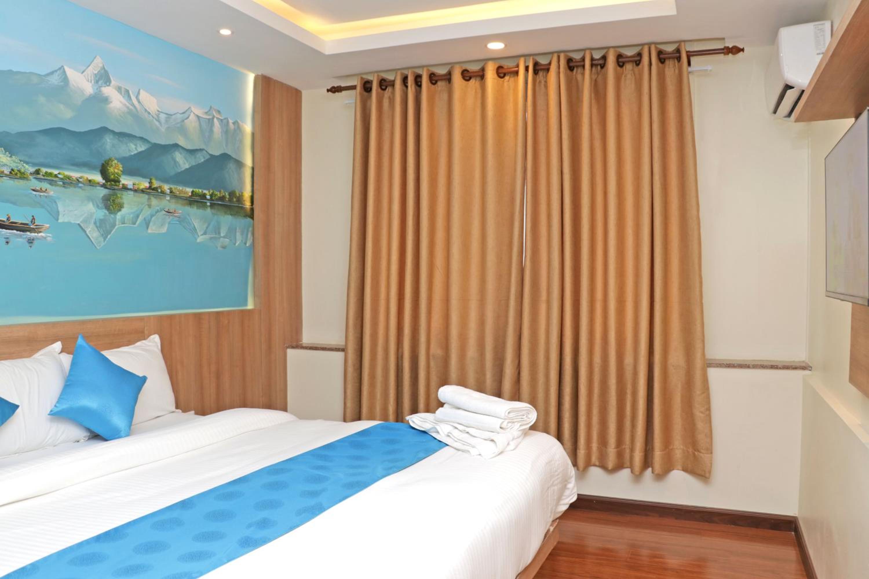 Deluxe Double Room - Photo 9