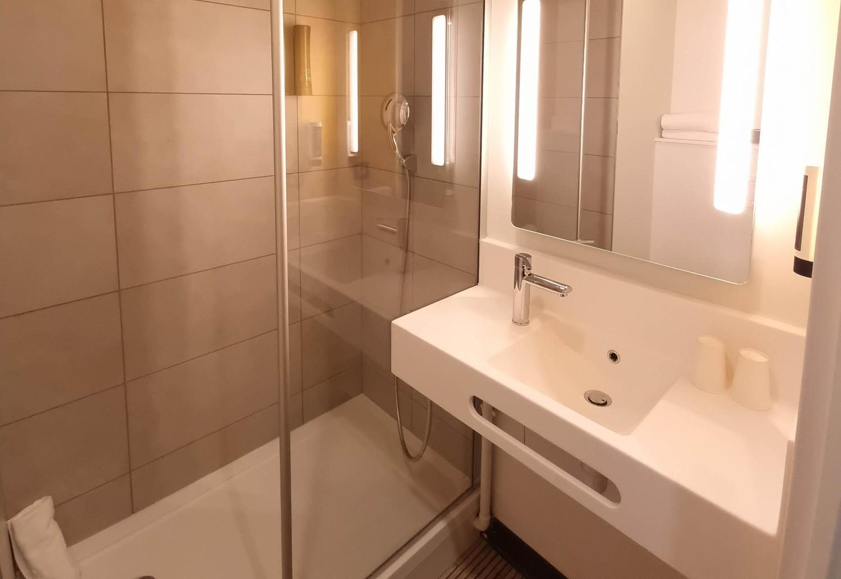Quadruple Room thumbnail 6