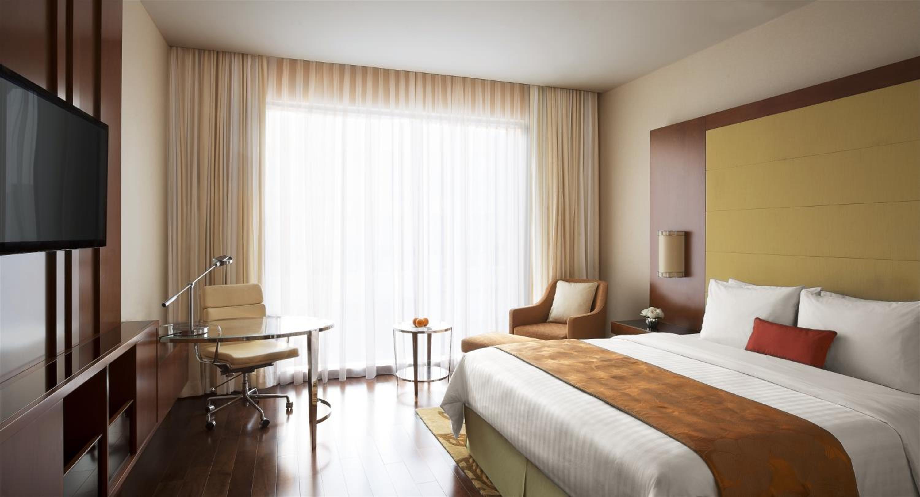 Deluxe Suite with complimentary airport transfers, Happy Hours, Executive Lounge Access.INR 500 hotel credit inclusive of IRD (In-Room Dining) per room per night Two way Airport Transfers Access to Taberna Bar with unlimited beverages for two hours (5PM –