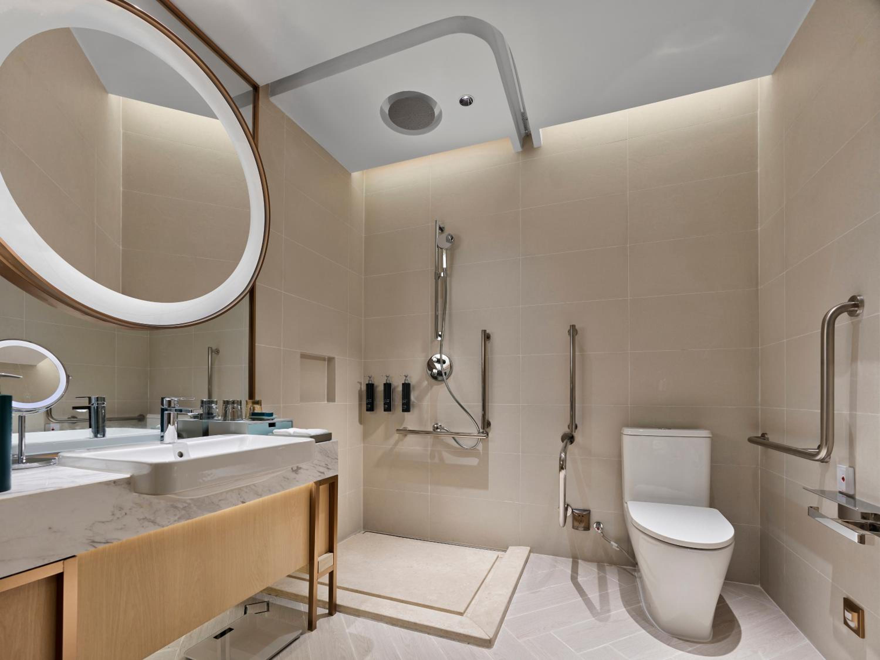 King Room - Mobility Accessible  - Photo 1