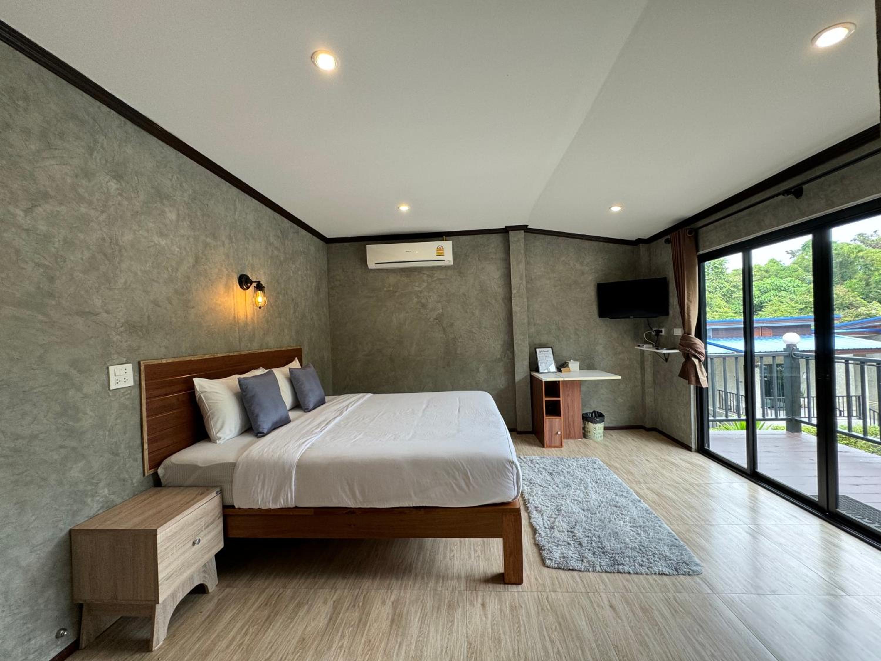 Suite with Pool View photo 3