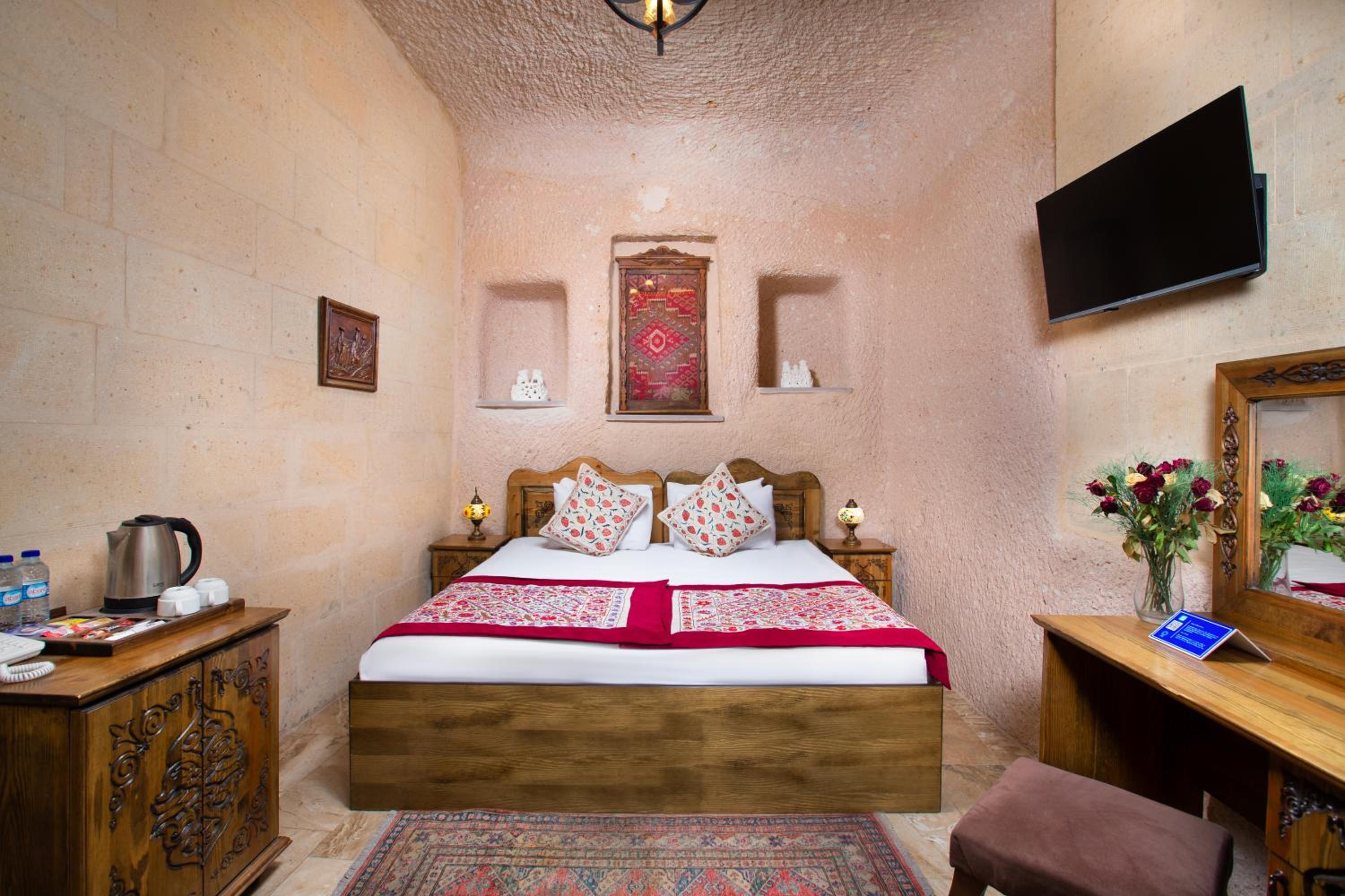 Deluxe Cave Suite - Photo 2