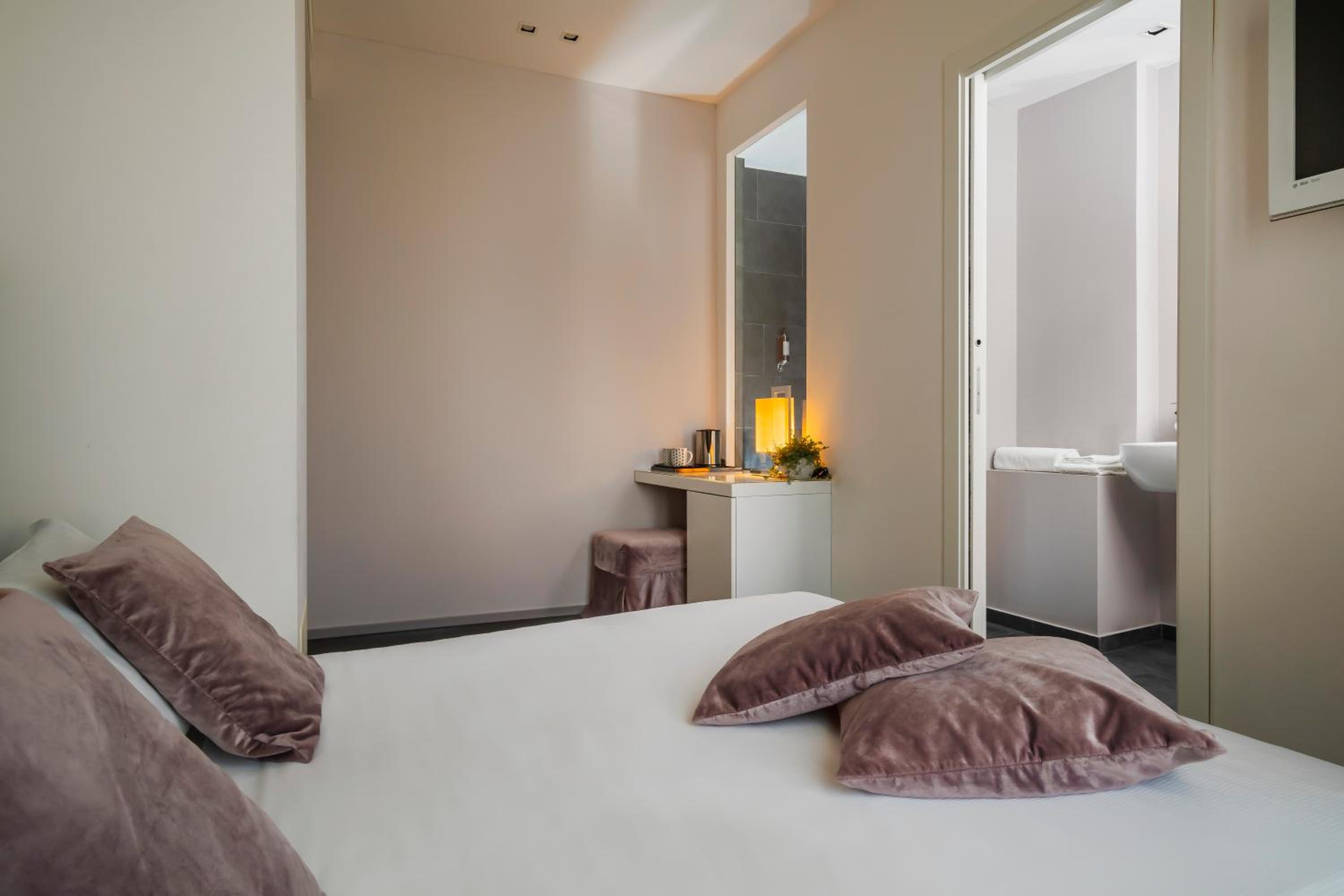 Double Room - Photo 2