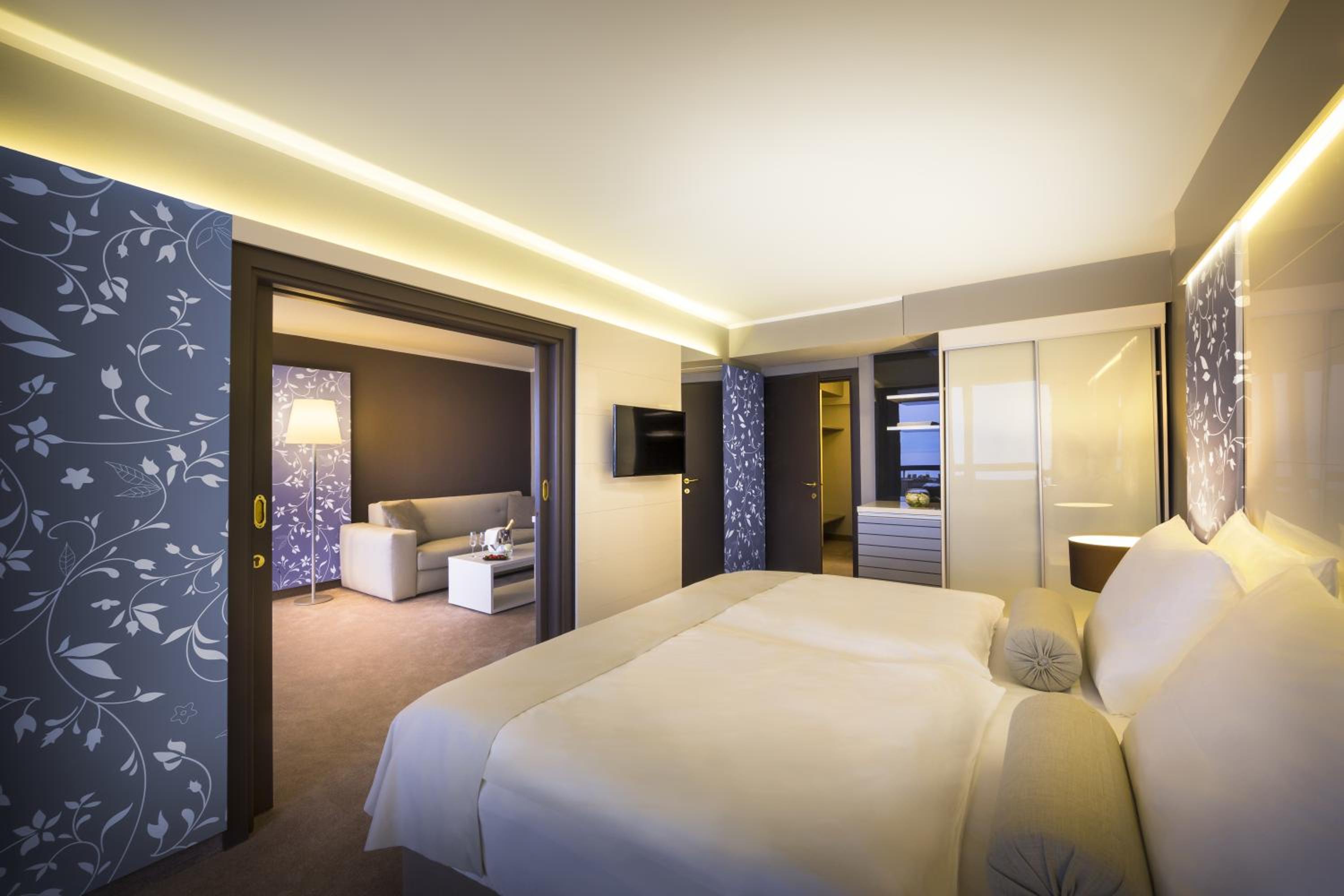 Suite - Photo 3