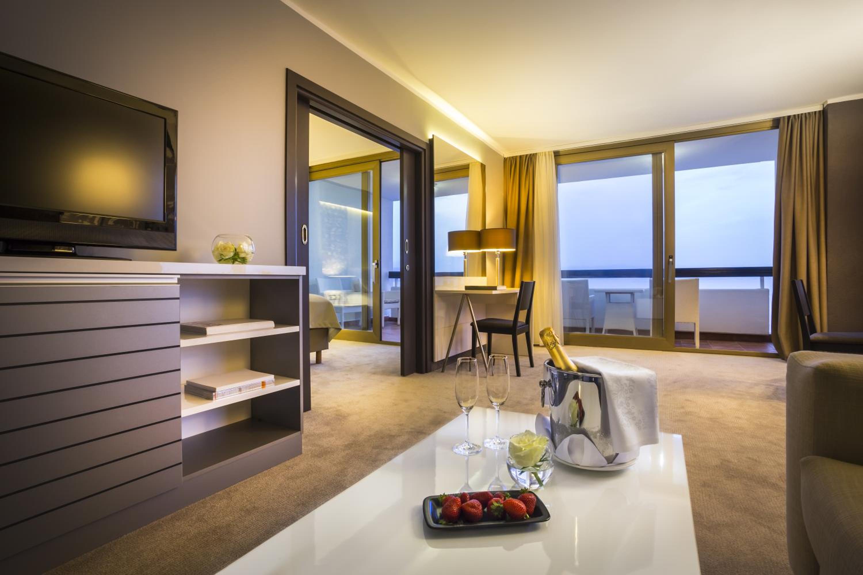 Suite - Photo 4