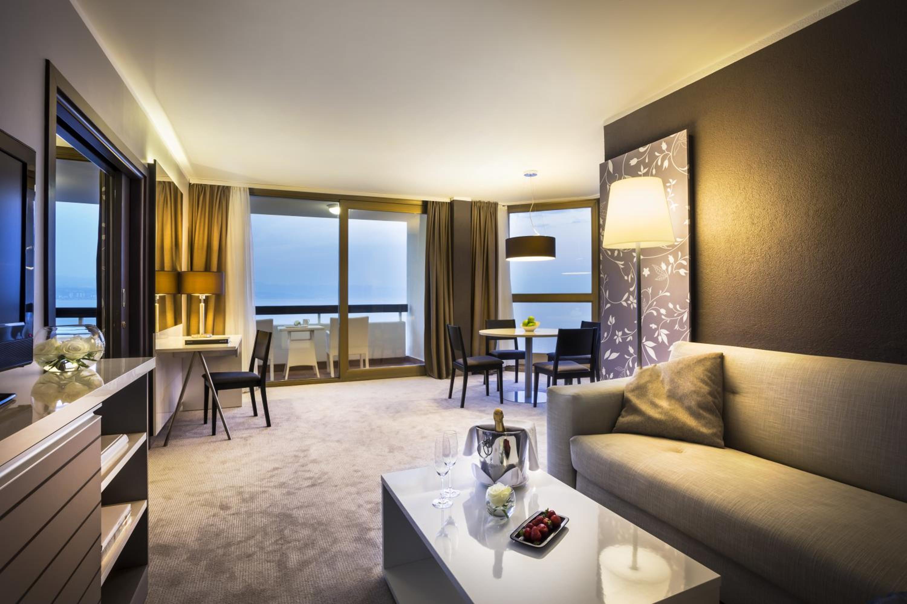 Suite - Photo 2