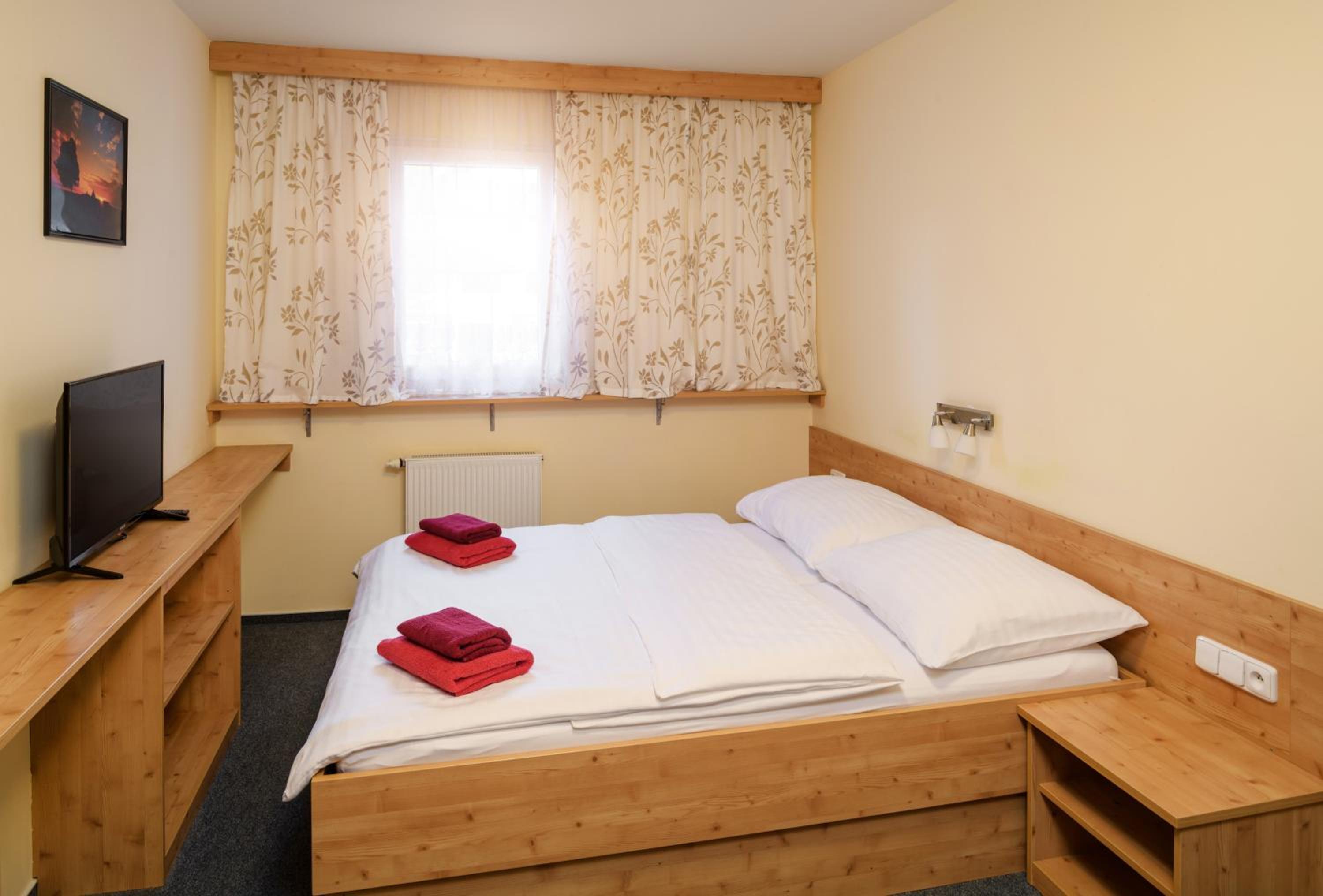 Standard Double or Twin Room - Photo 5