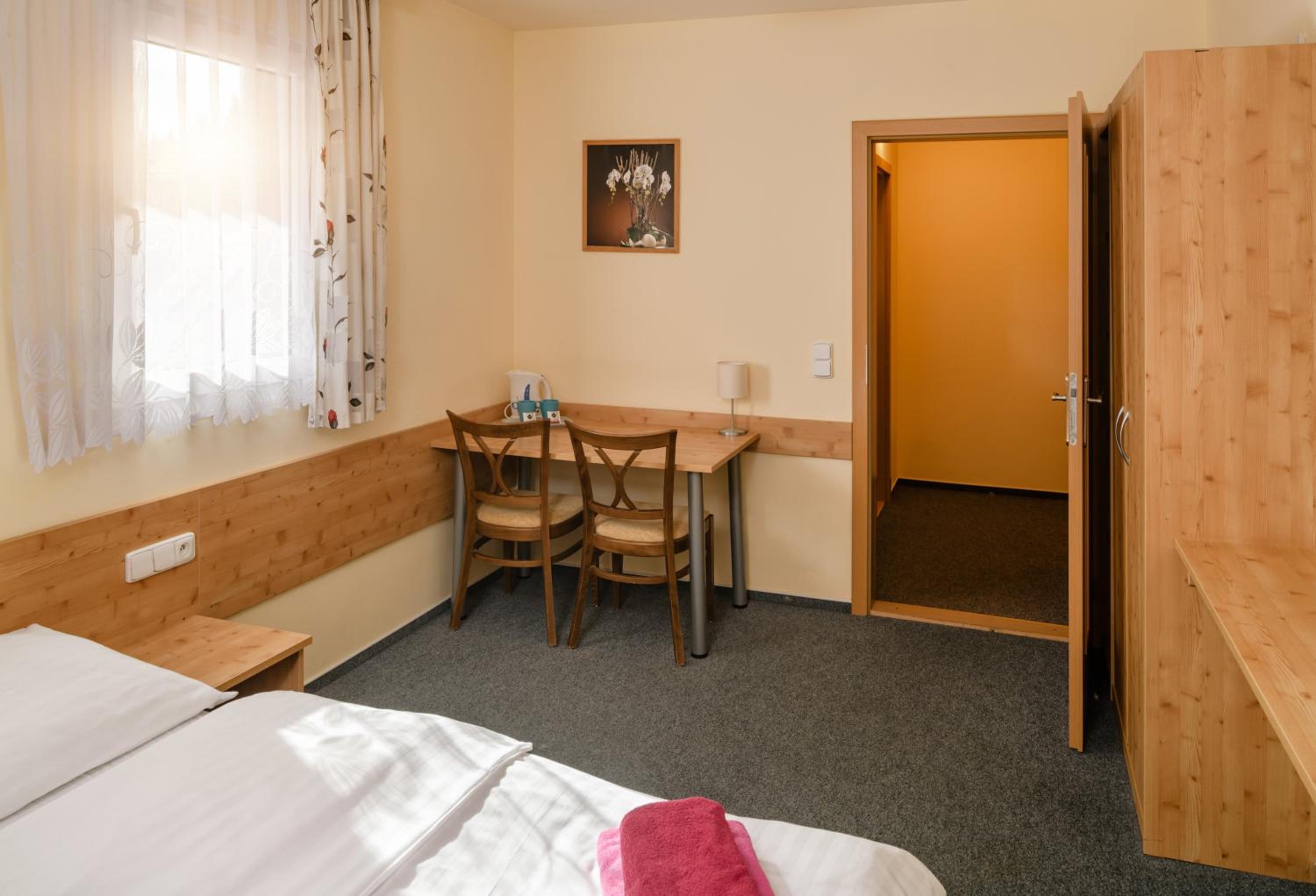 Standard Double or Twin Room - Photo 6
