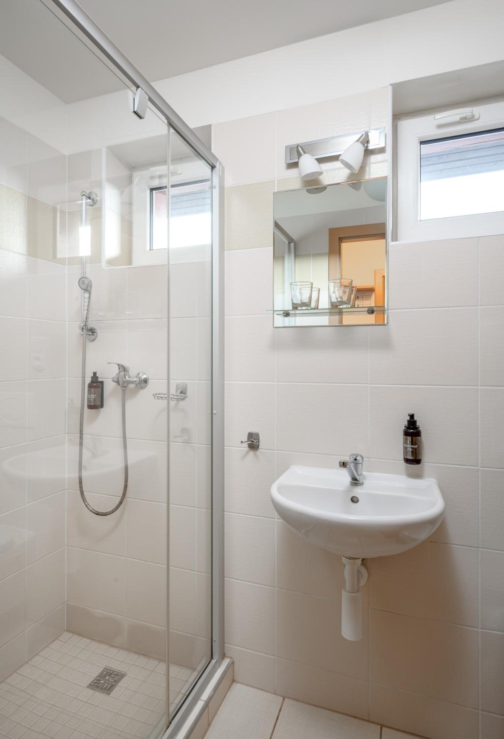Standard Double or Twin Room - Photo 2