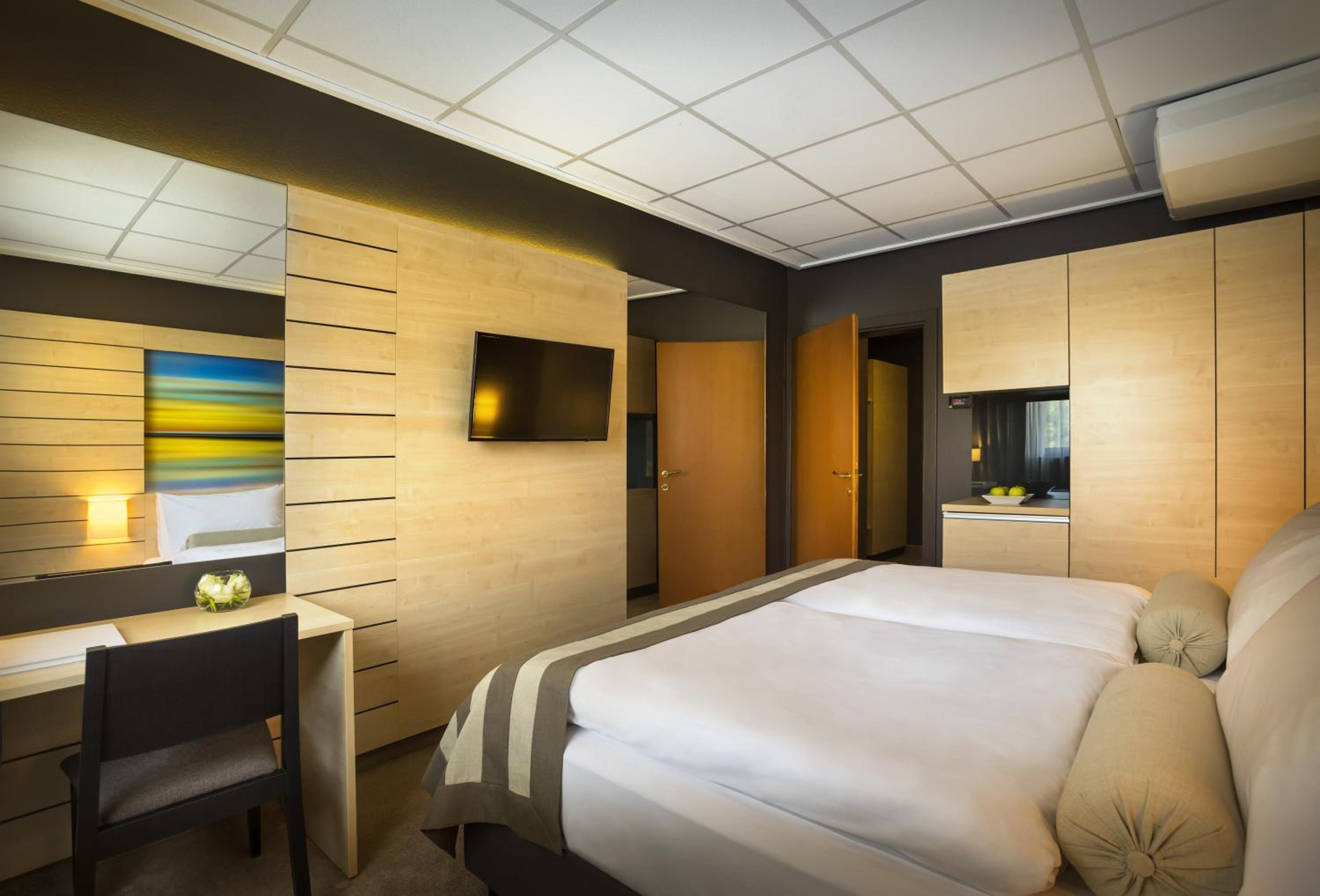 Economy Twin Room photo 2