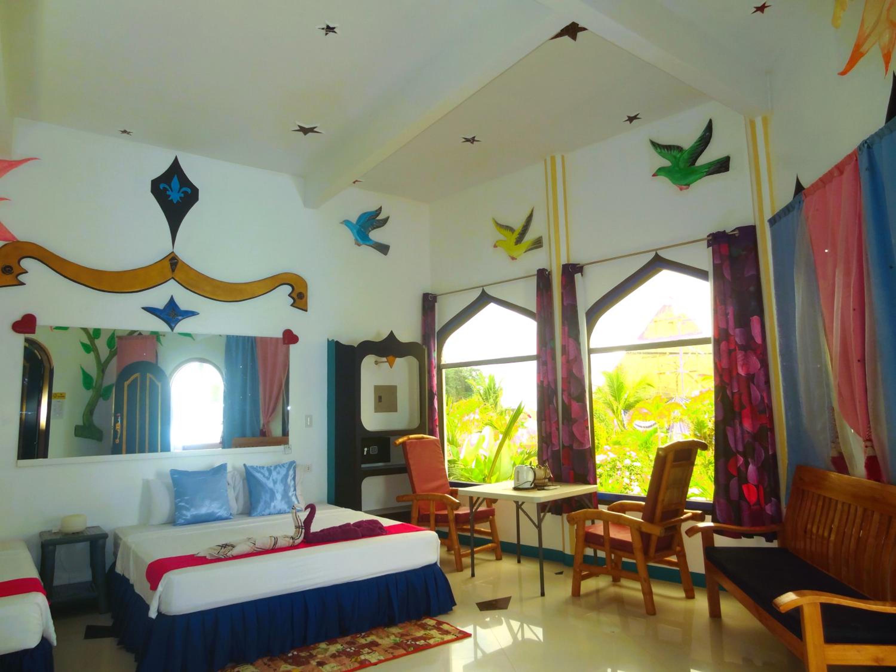 Deluxe King Suite - Photo 8