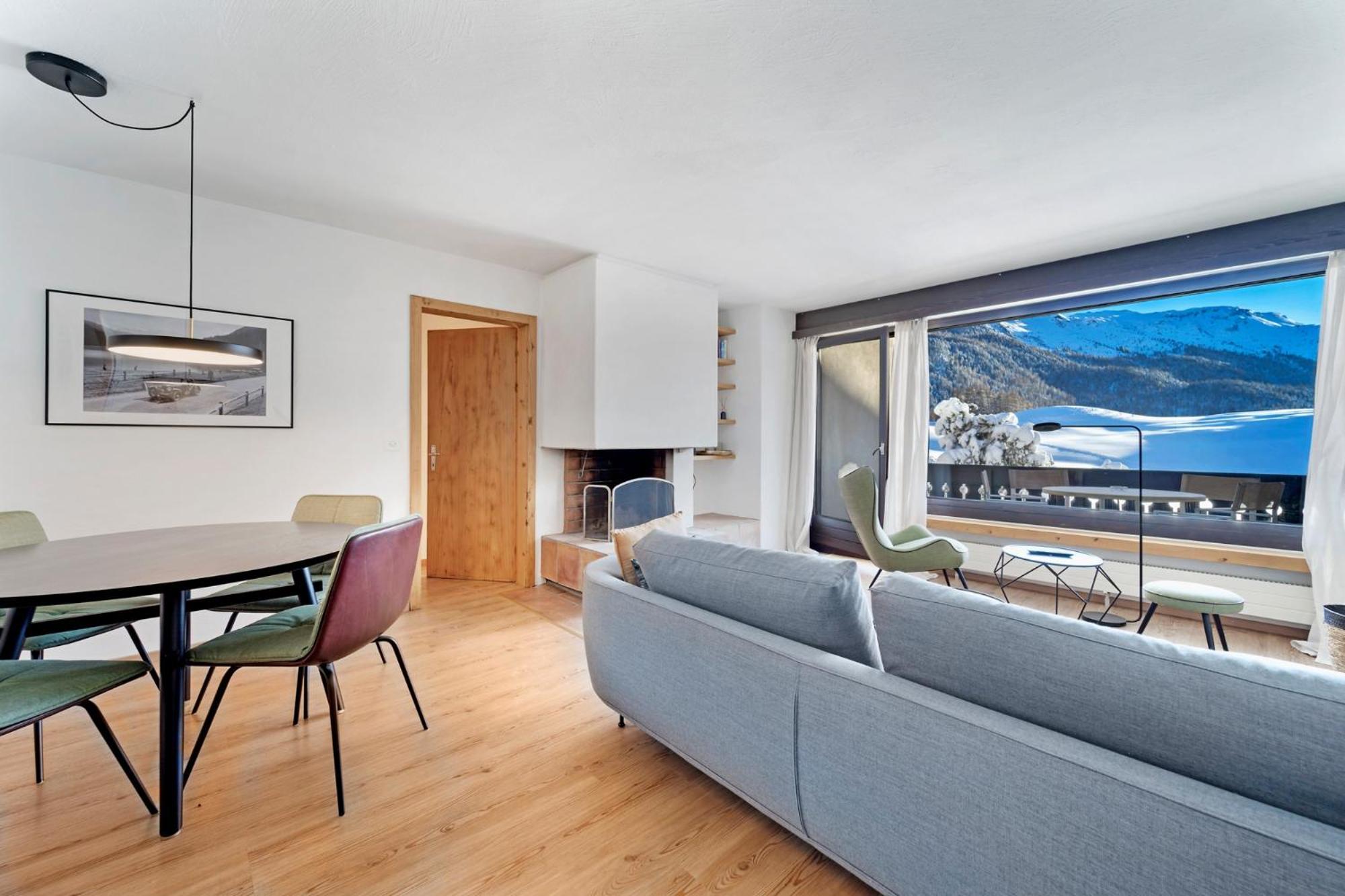Apartment with Mountain View photo 1