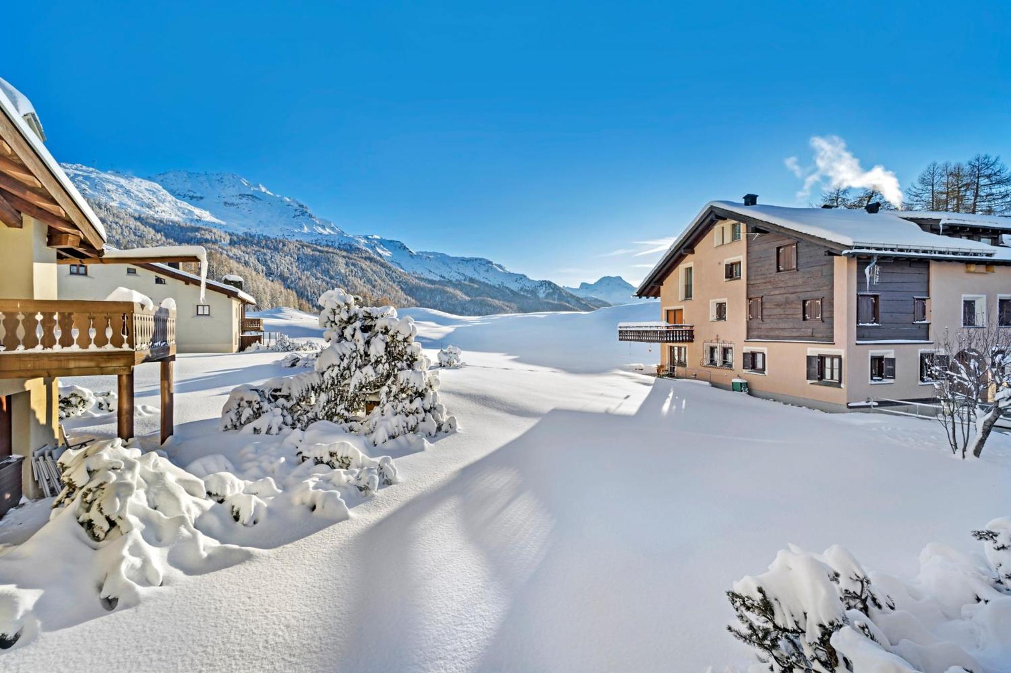 Apartment with Mountain View photo 3