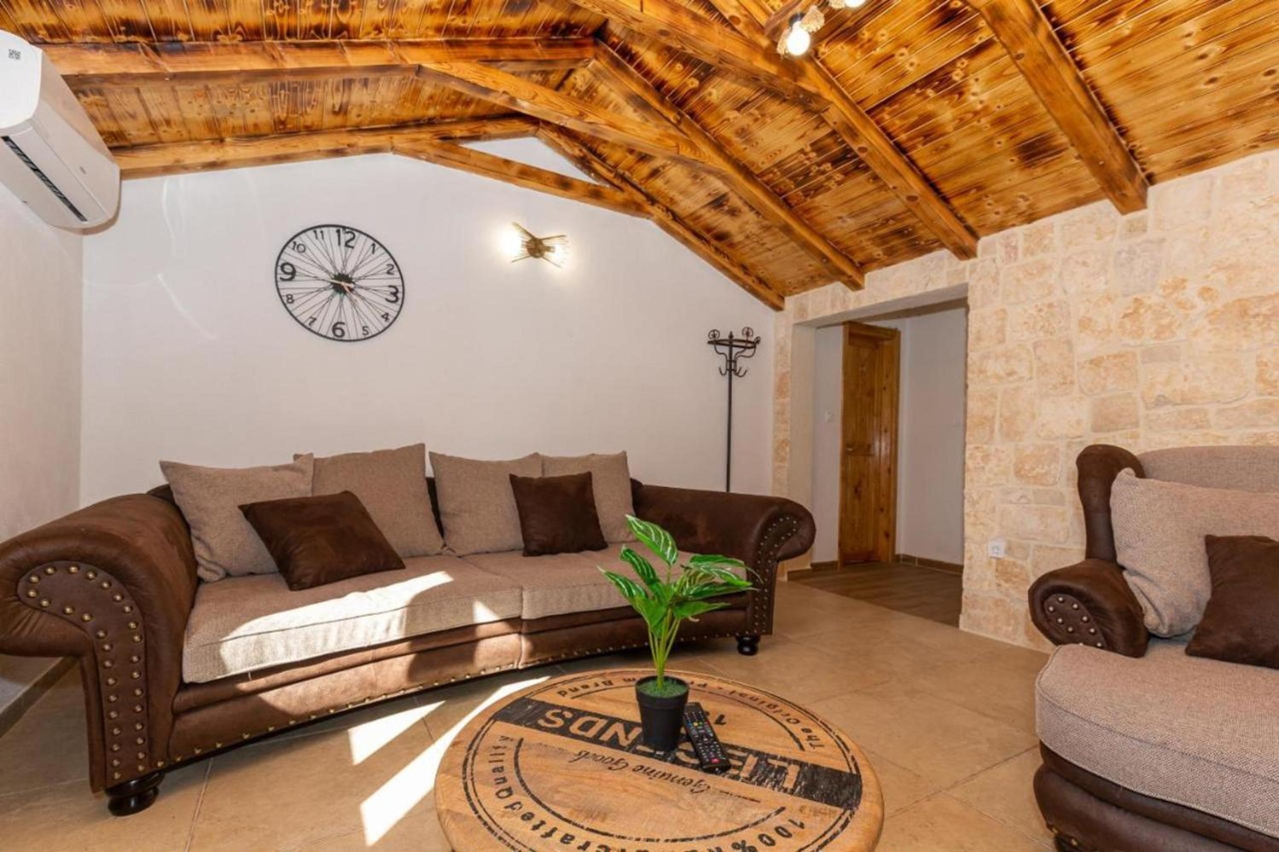 Villa photo 1