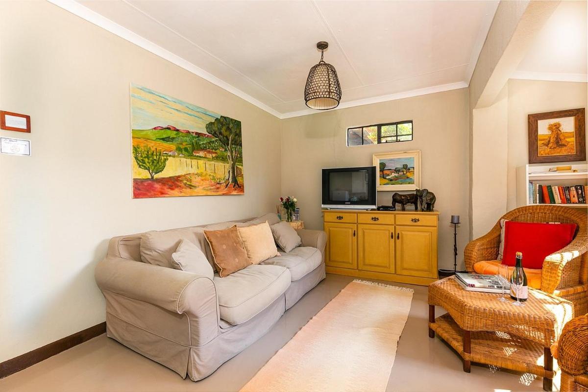Two-Bedroom Cottage - Photo 3