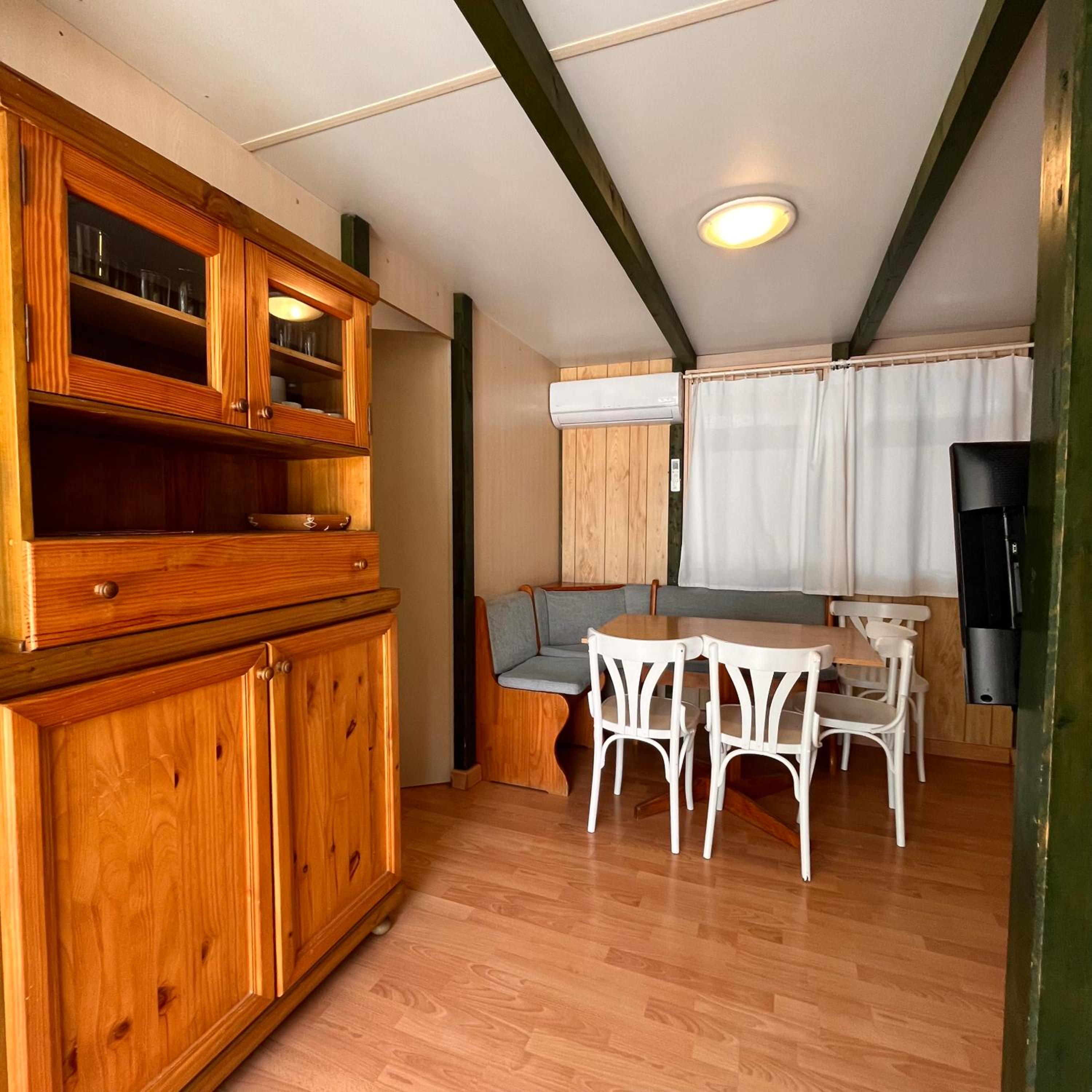 Family Bungalow - Photo 2