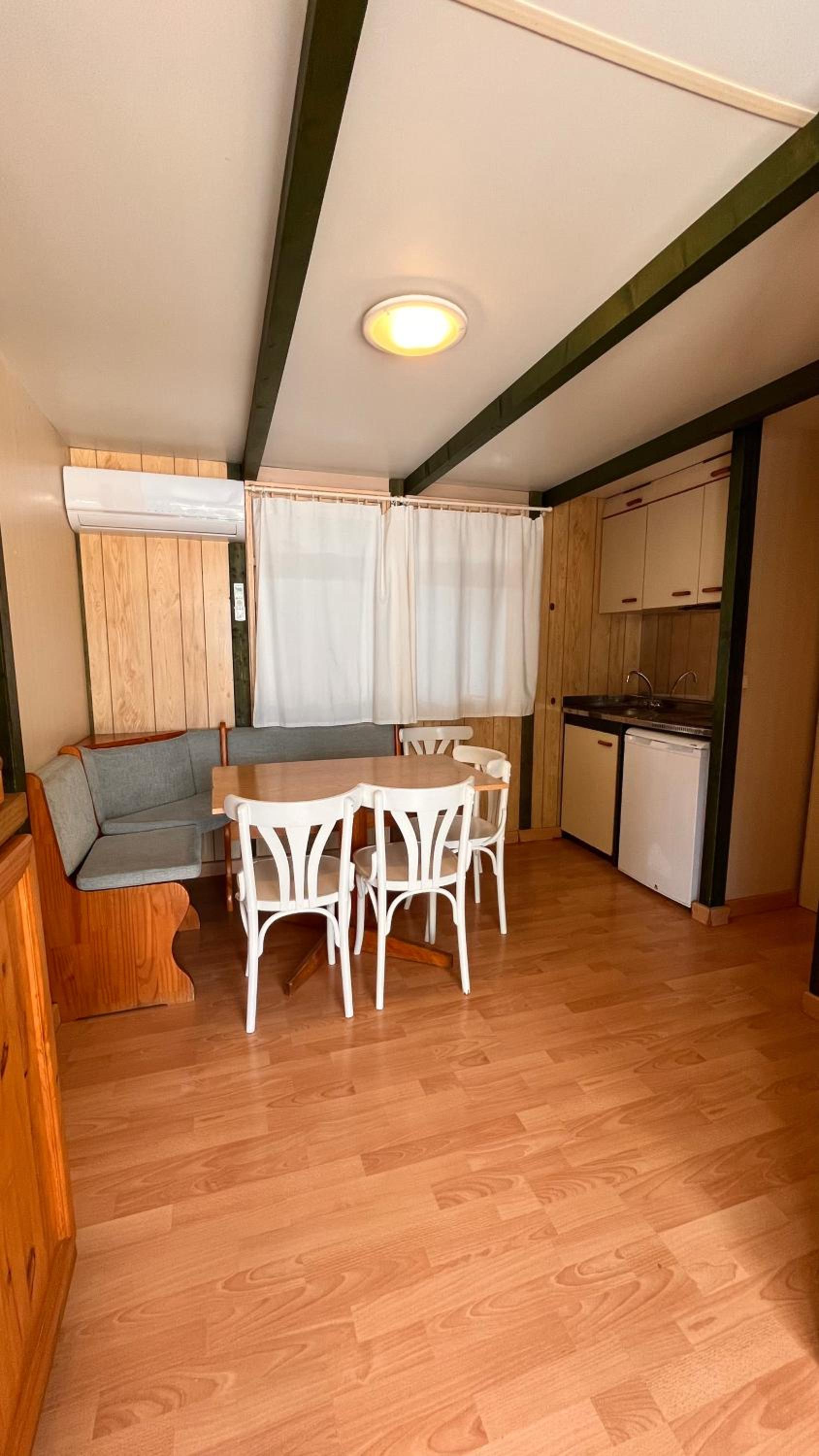 Family Bungalow - Photo 3