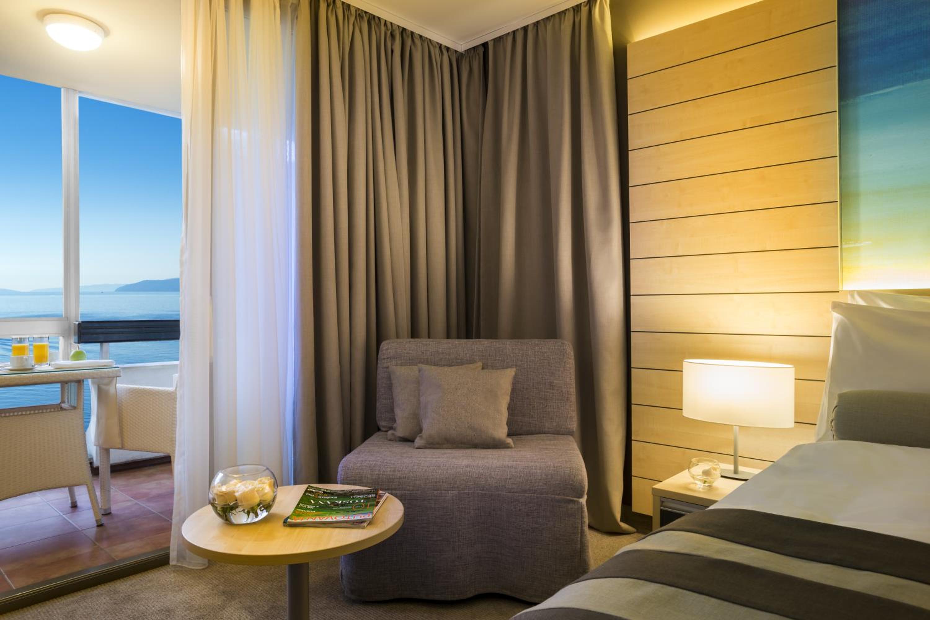 Superior Twin Room with Sea View - Photo 4