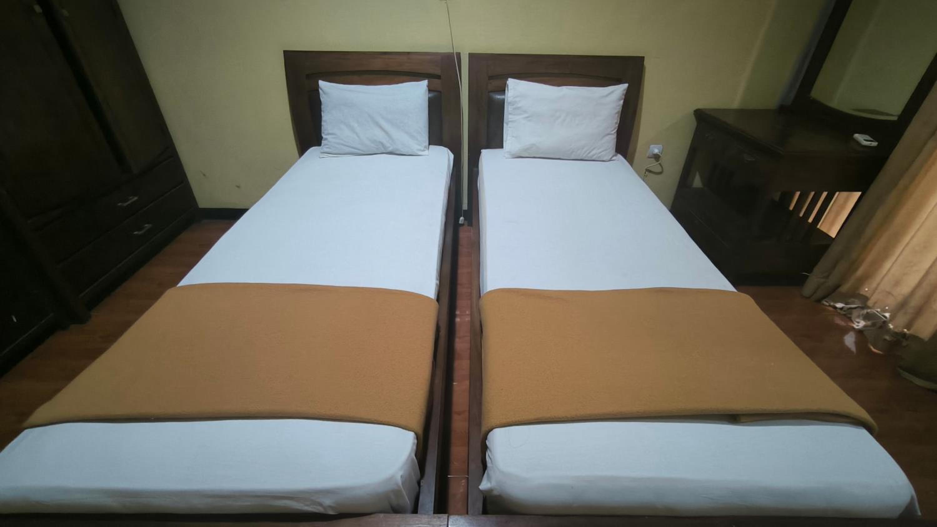 Standard Twin Room - Photo 3