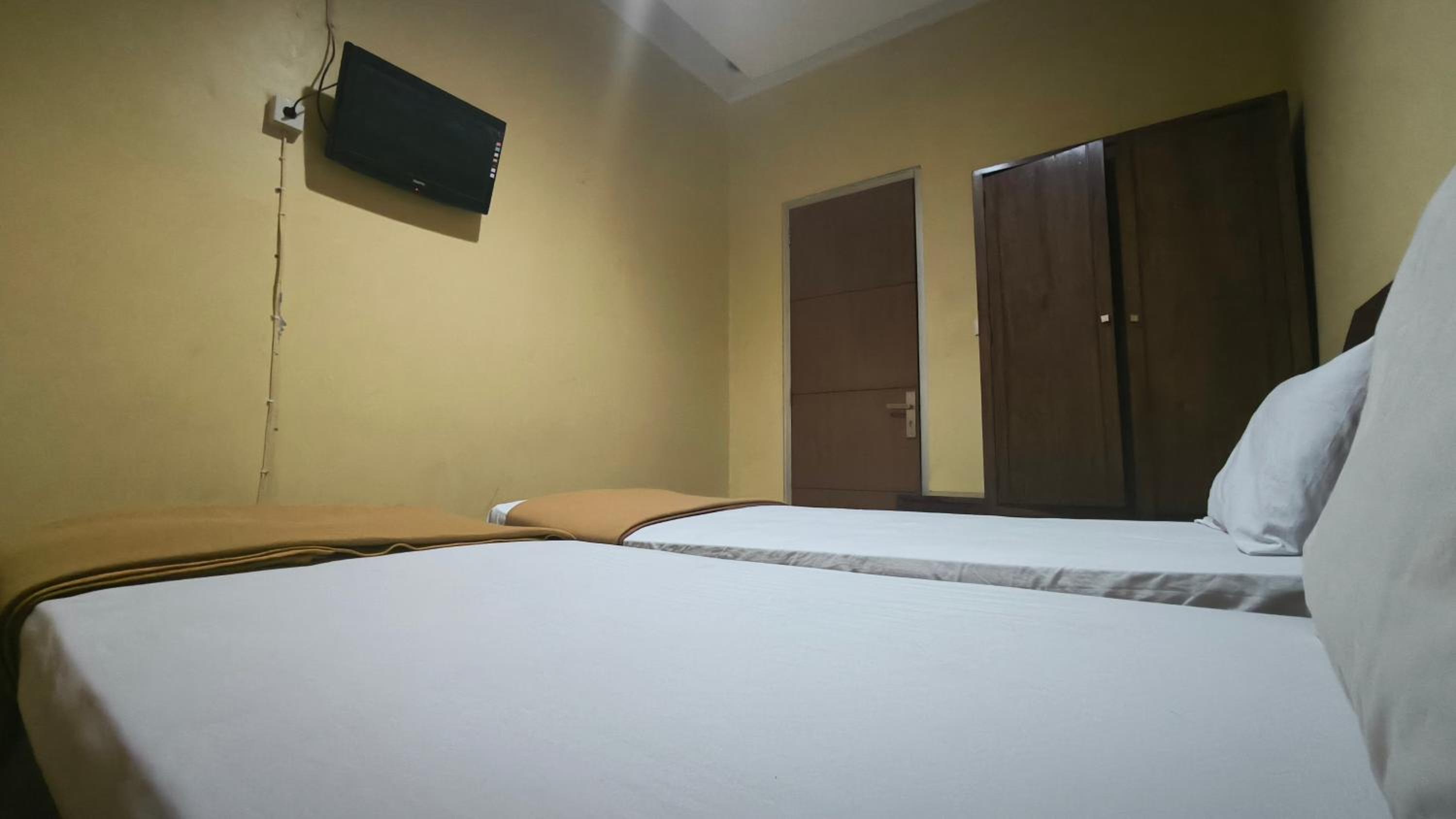 Standard Twin Room - Photo 2