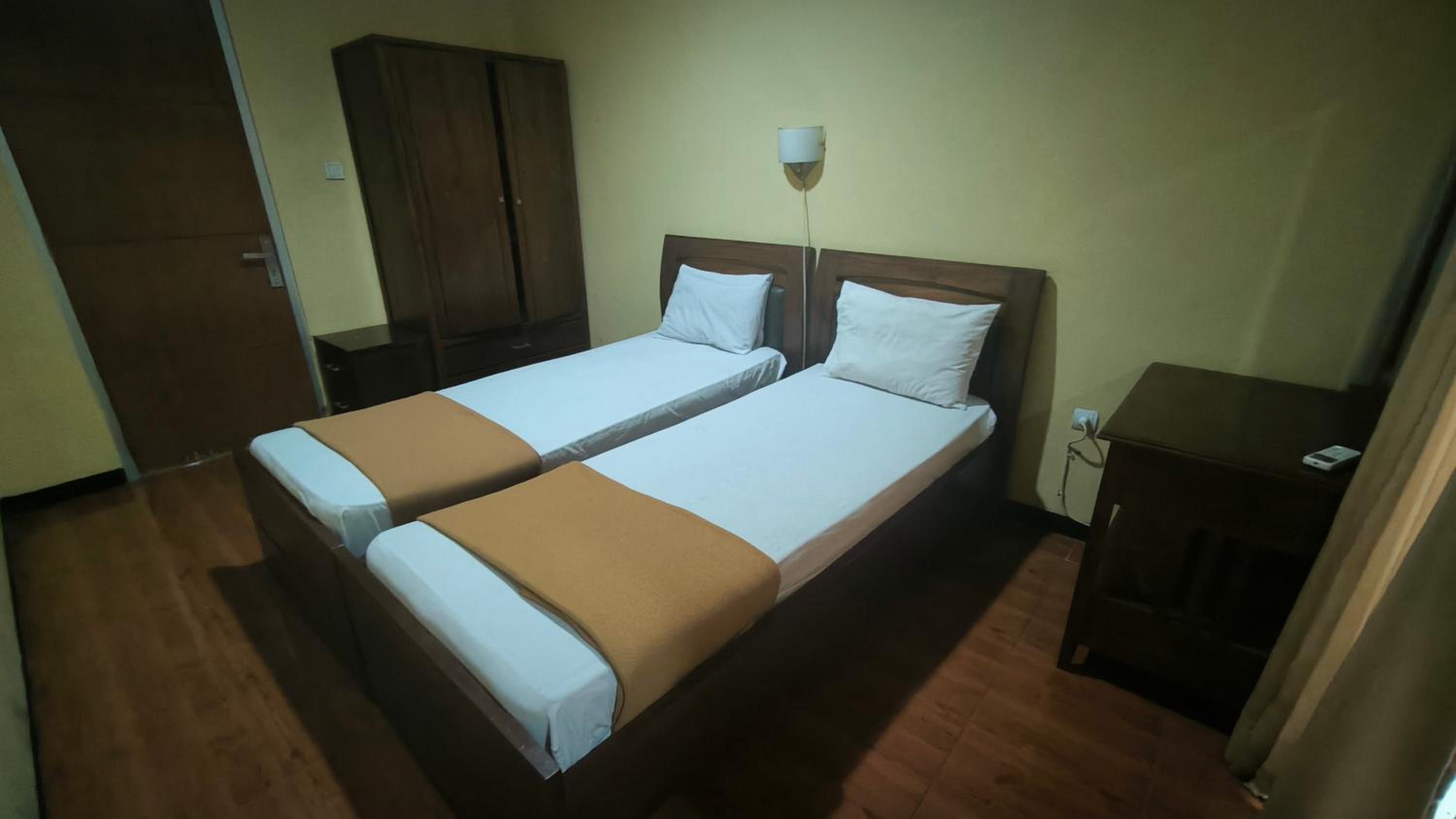 Standard Twin Room - Photo 1