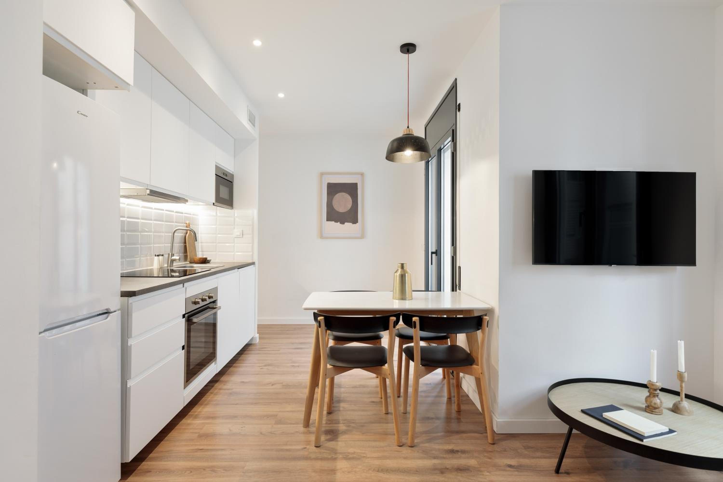 Two-Bedroom Apartment with Balcony photo 2