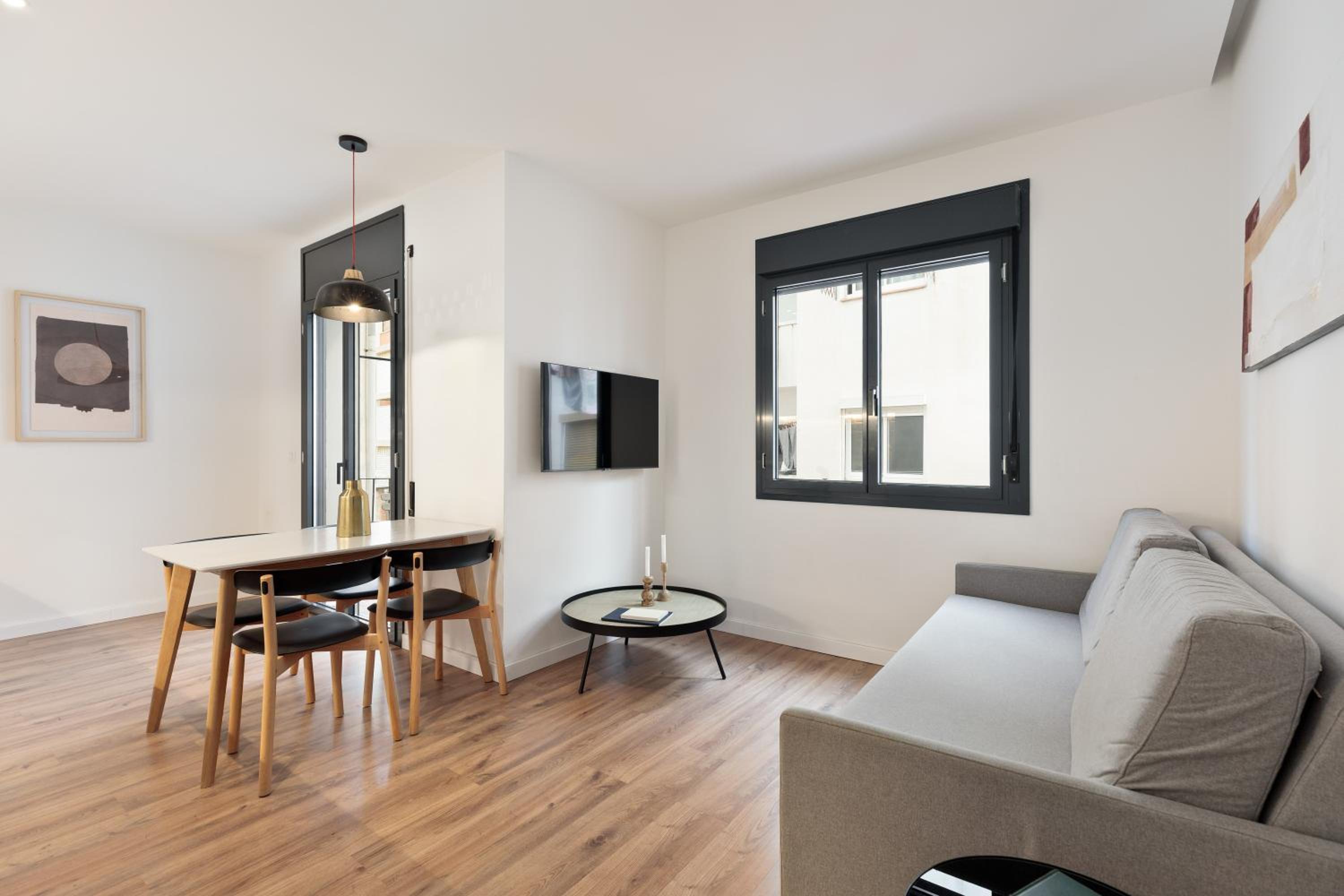 Apartamento de dos habitaciones con balcón