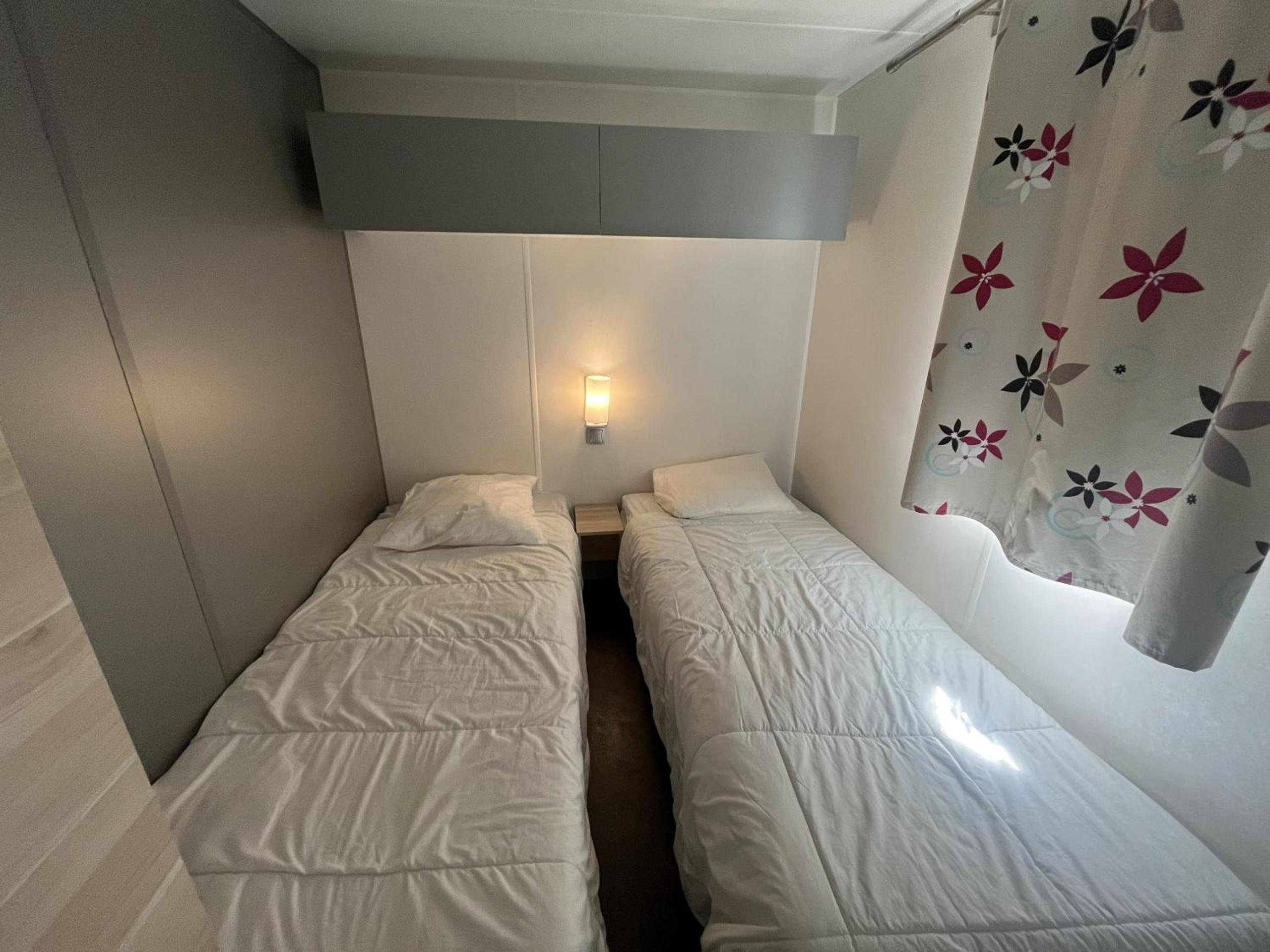 Mobile Home - Photo 9