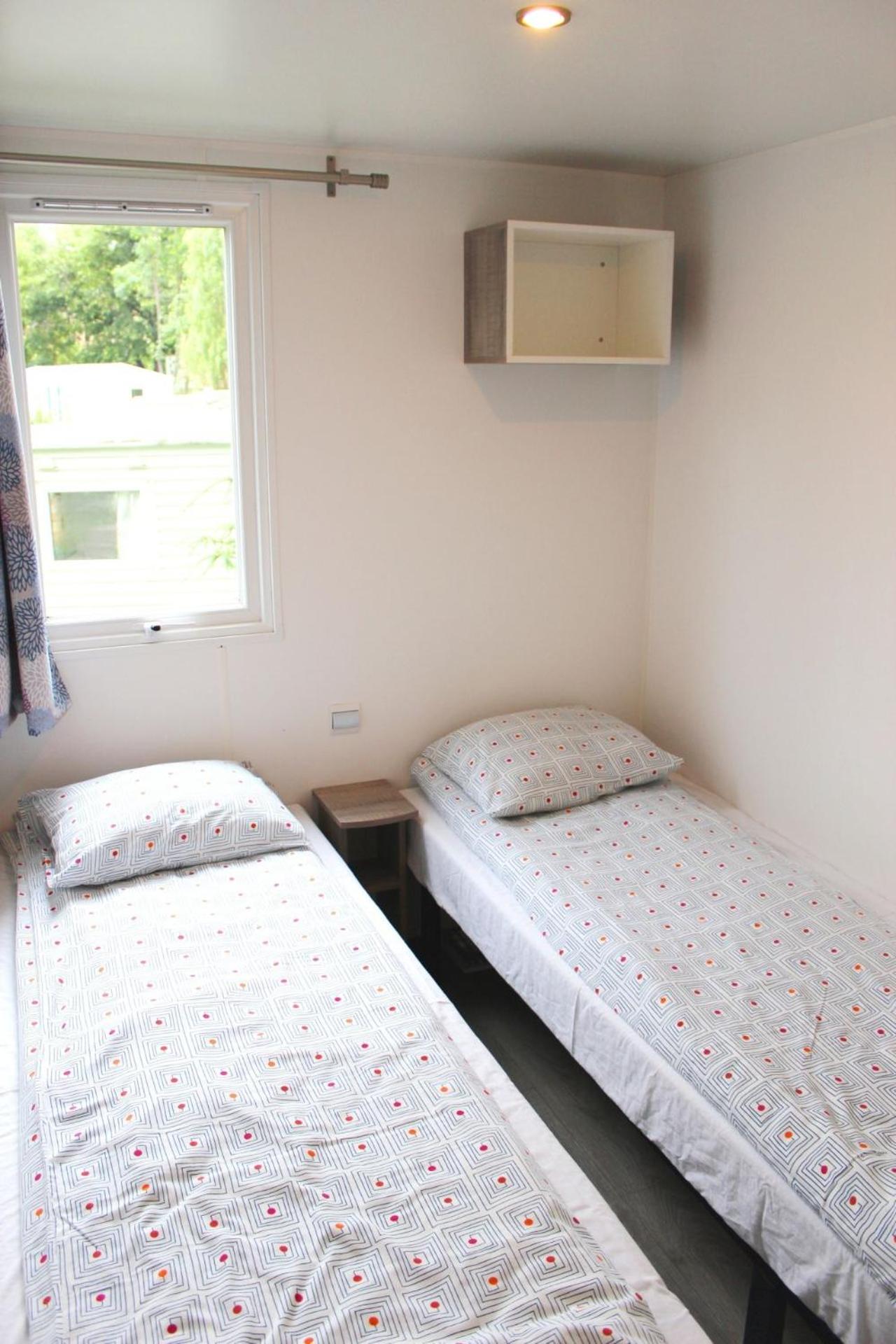 Mobile Home - Photo 11