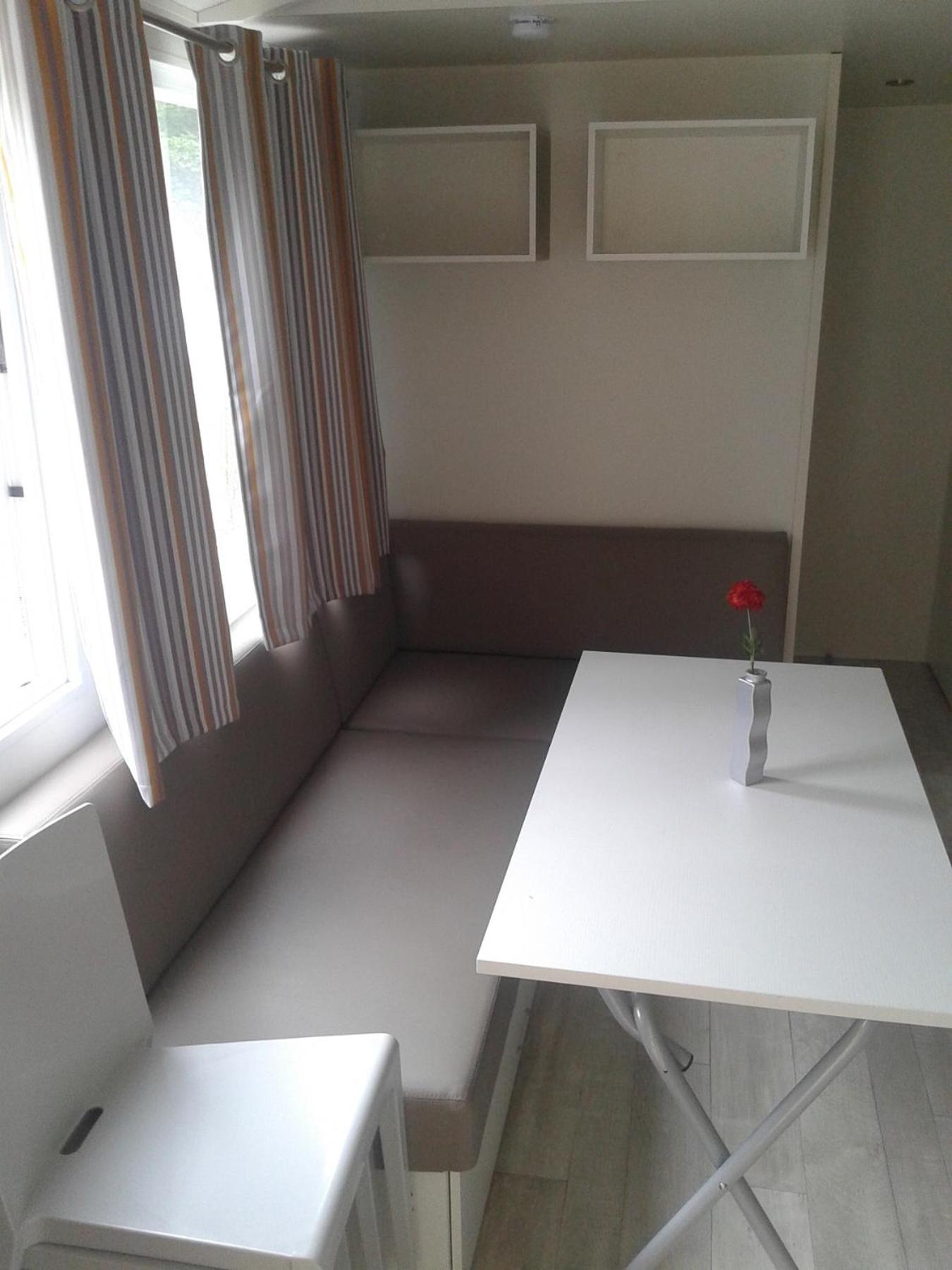 Mobile Home - Photo 23