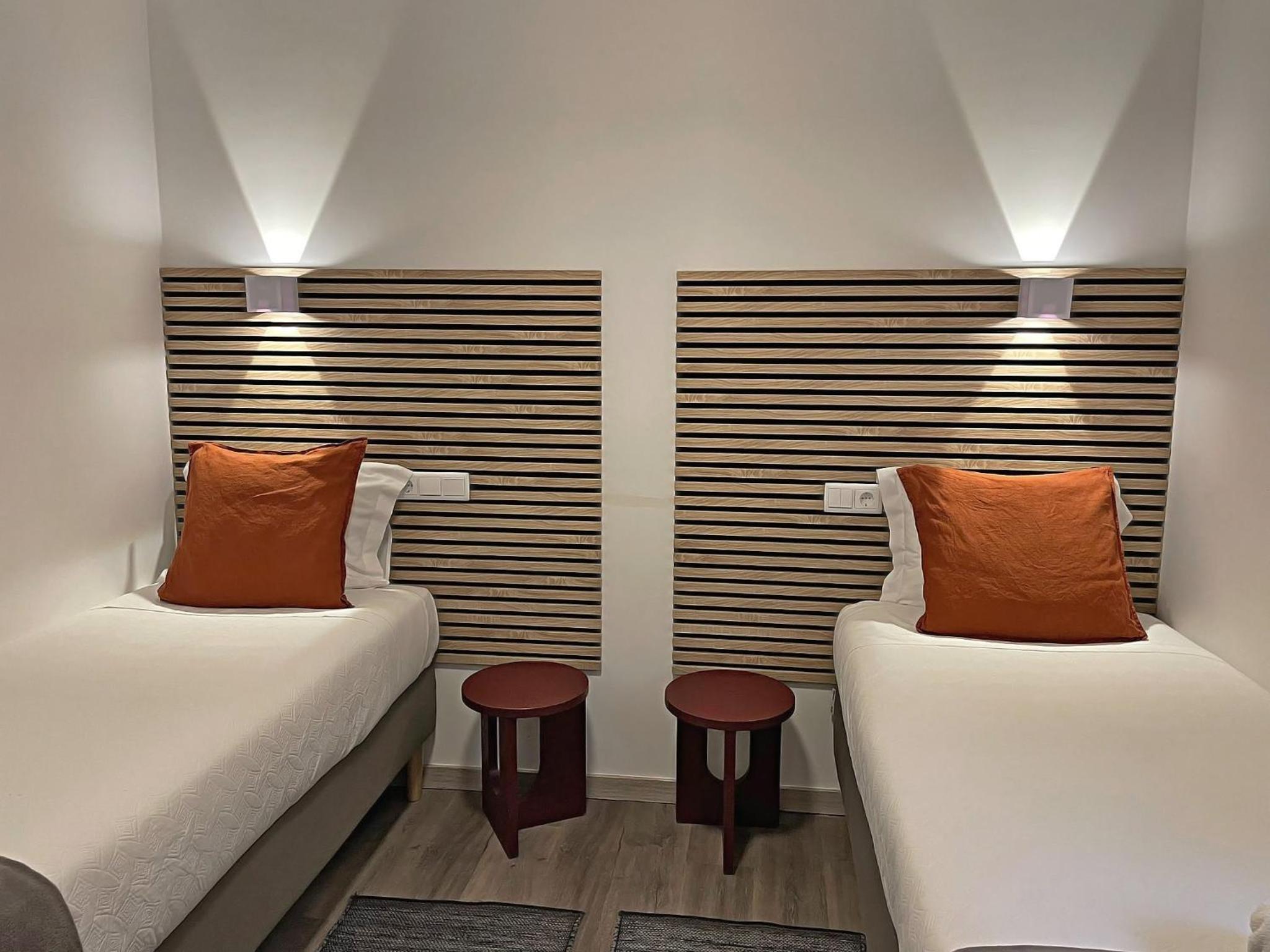 Double or Twin Room with Private Bathroom - Photo 2