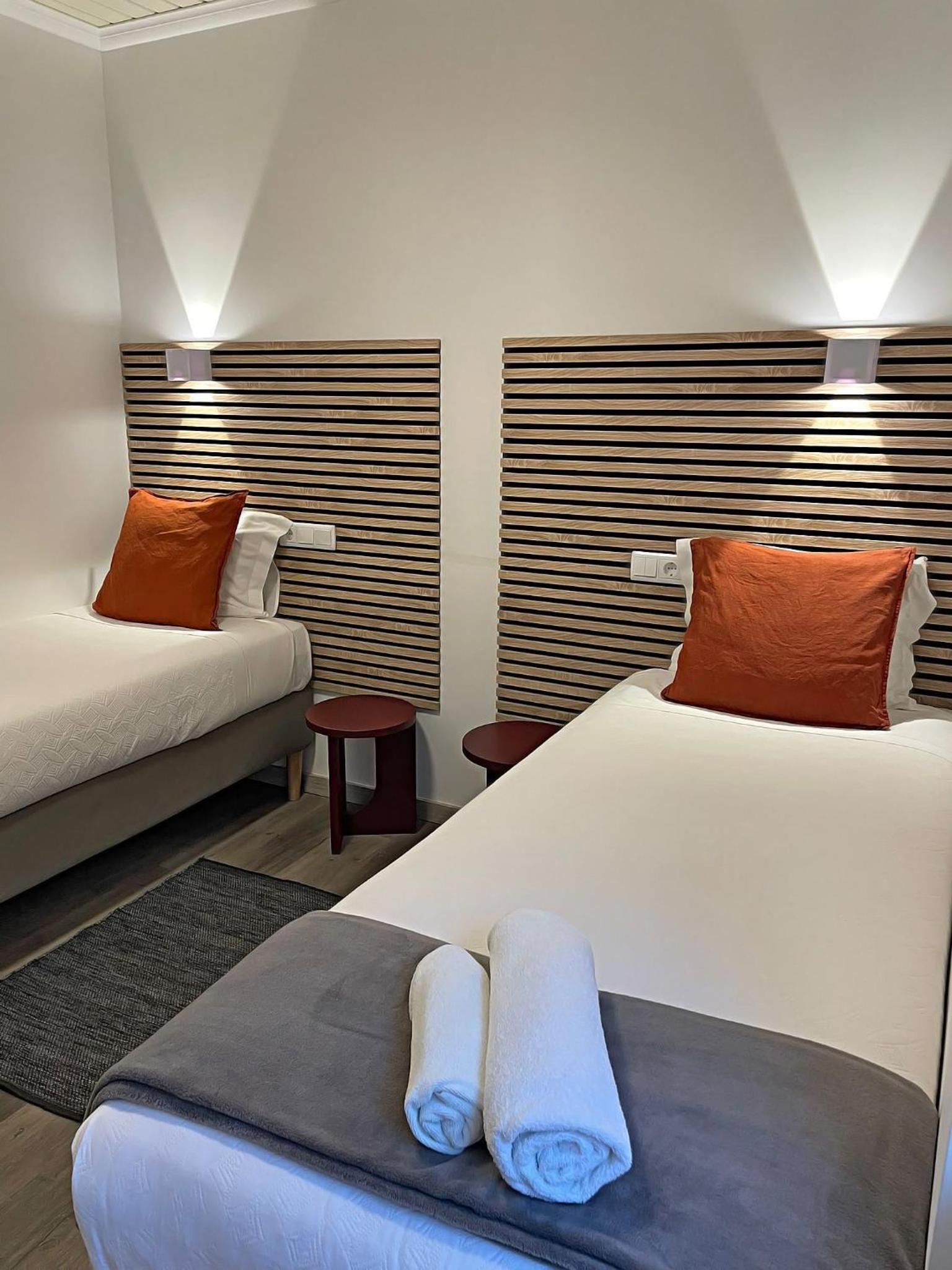 Double or Twin Room with Private Bathroom - Photo 3