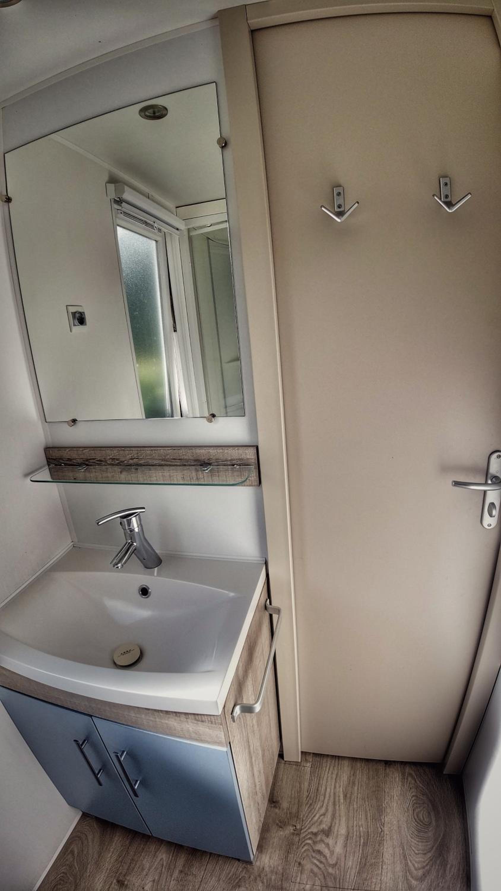 Mobile Home - Photo 25
